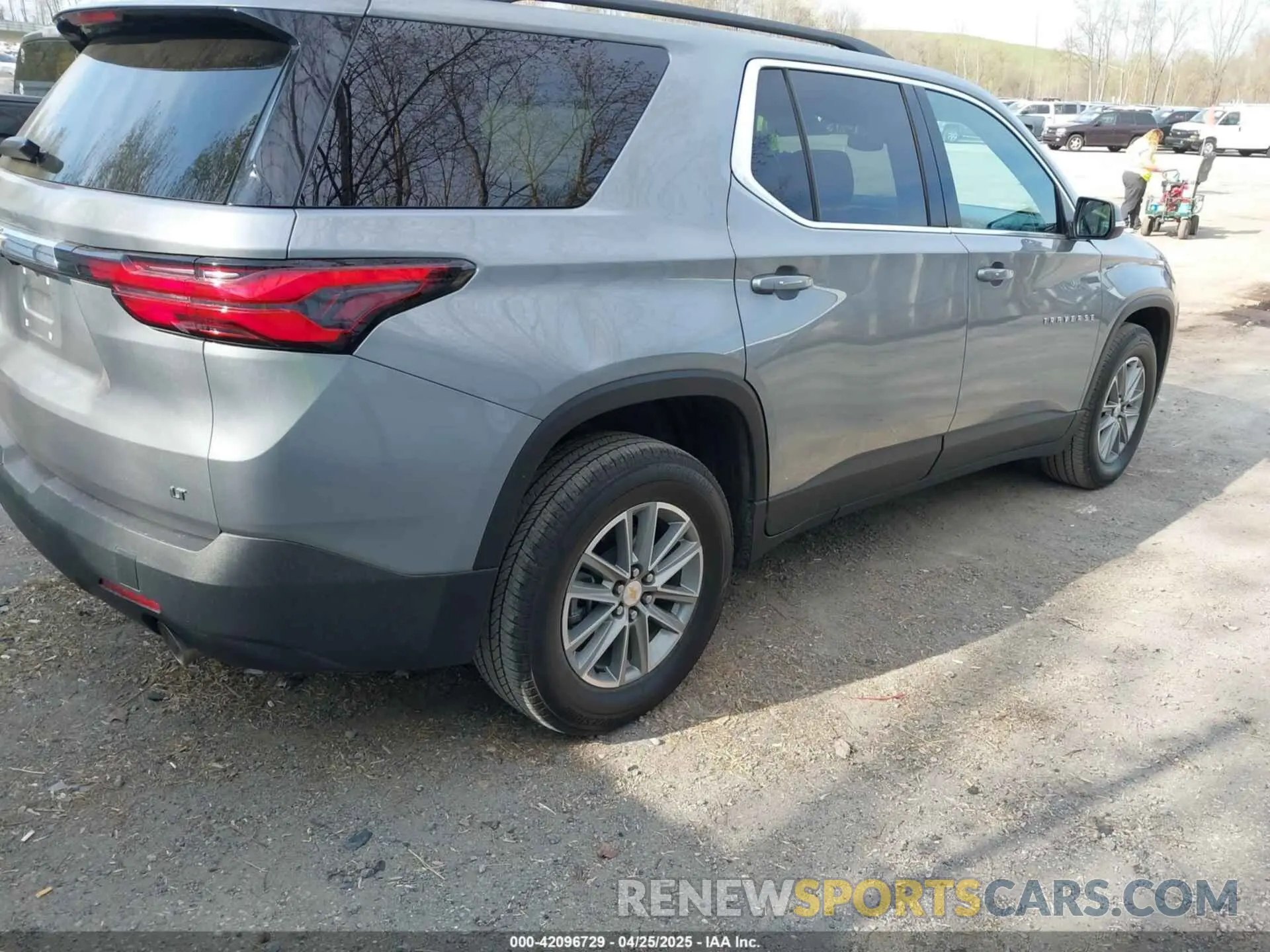 4 Фотография поврежденного автомобиля 1GNEVGKW7PJ324625 CHEVROLET TRAVERSE 2023