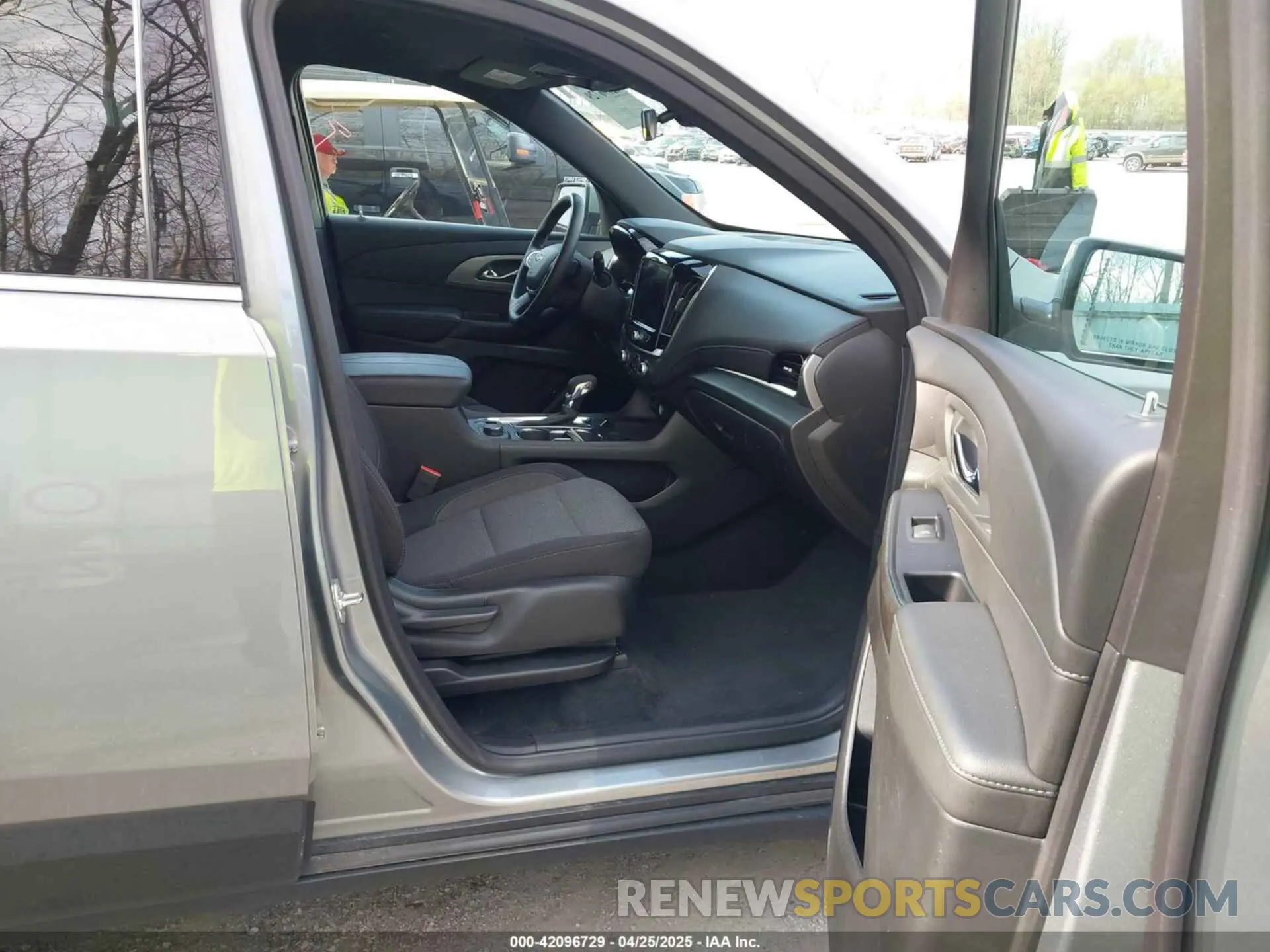 5 Фотография поврежденного автомобиля 1GNEVGKW7PJ324625 CHEVROLET TRAVERSE 2023