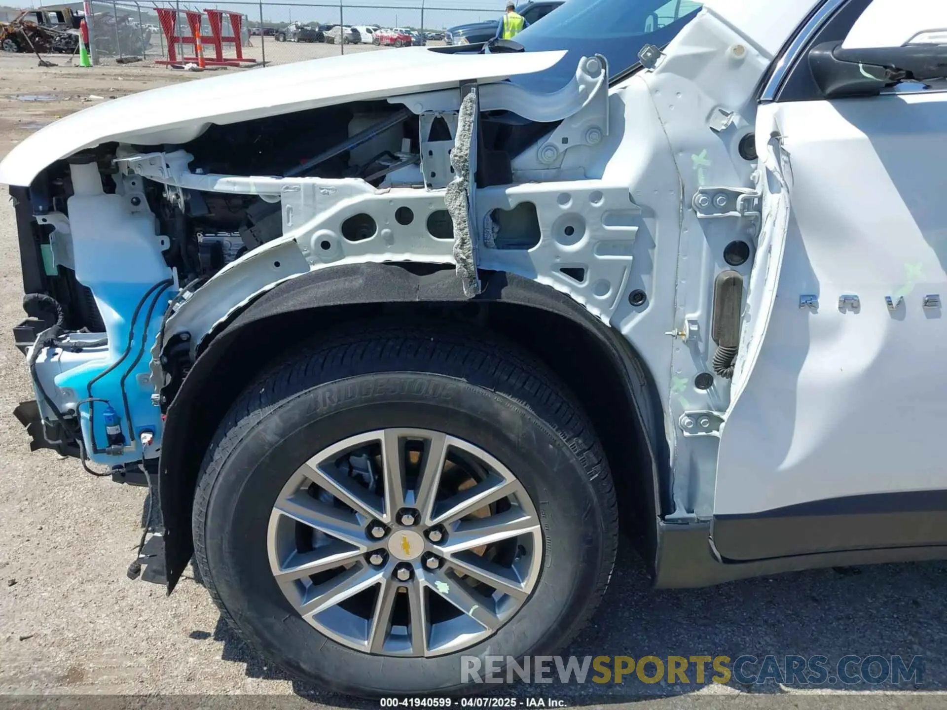6 Photograph of a damaged car 1GNEVGKWXPJ226057 CHEVROLET TRAVERSE 2023