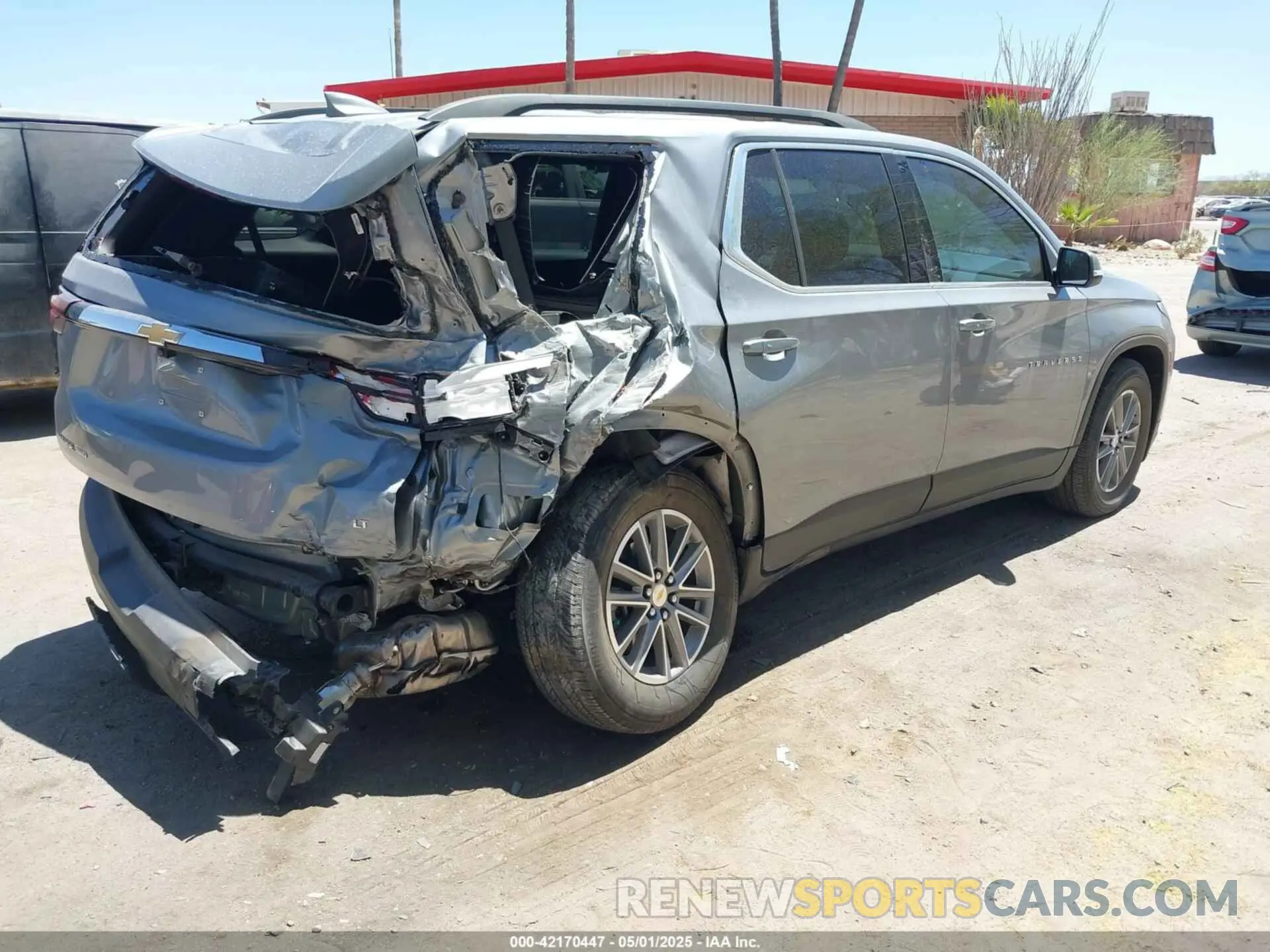 4 Фотография поврежденного автомобиля 1GNEVGKWXPJ274982 CHEVROLET TRAVERSE 2023