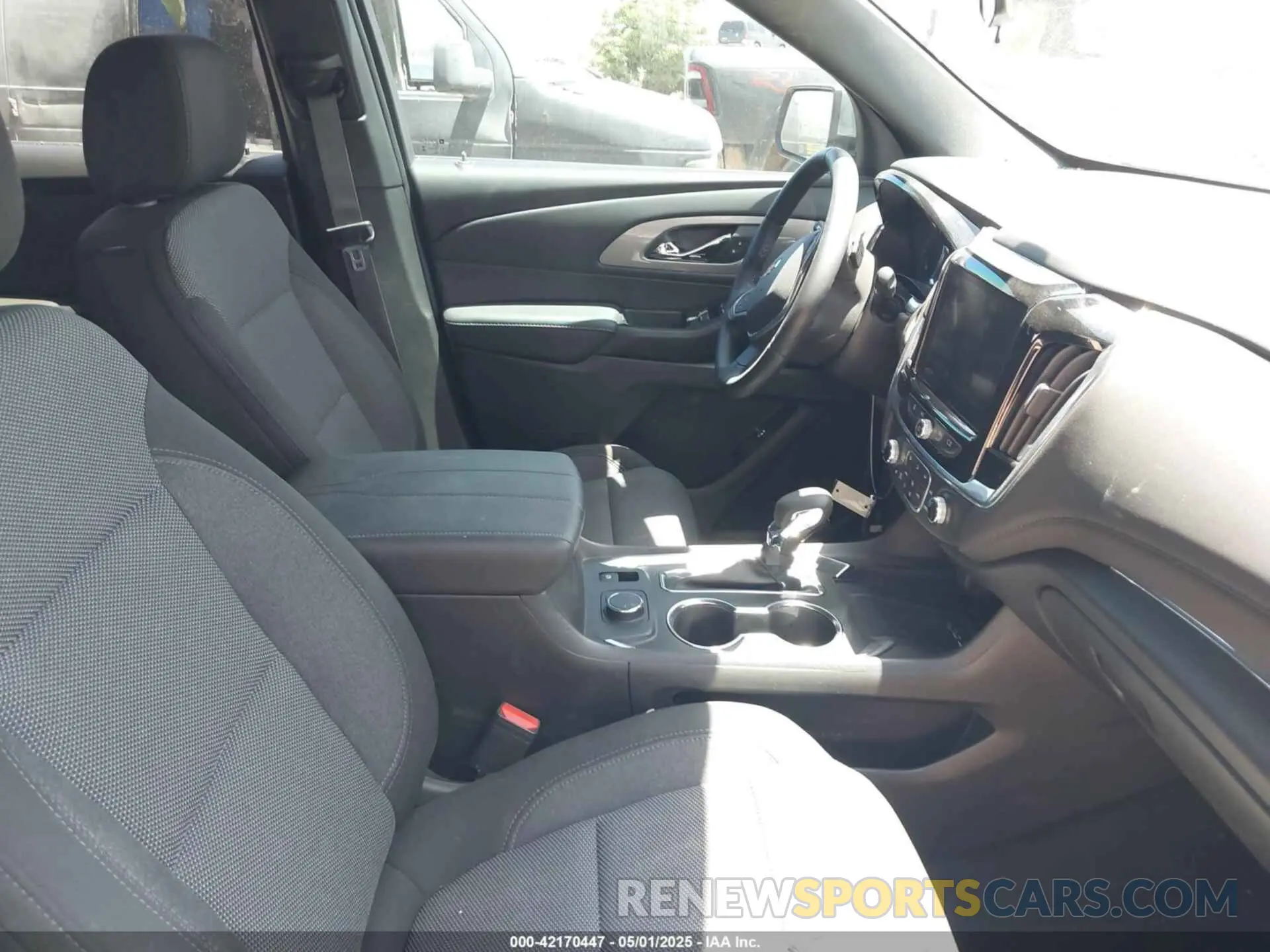 5 Фотография поврежденного автомобиля 1GNEVGKWXPJ274982 CHEVROLET TRAVERSE 2023
