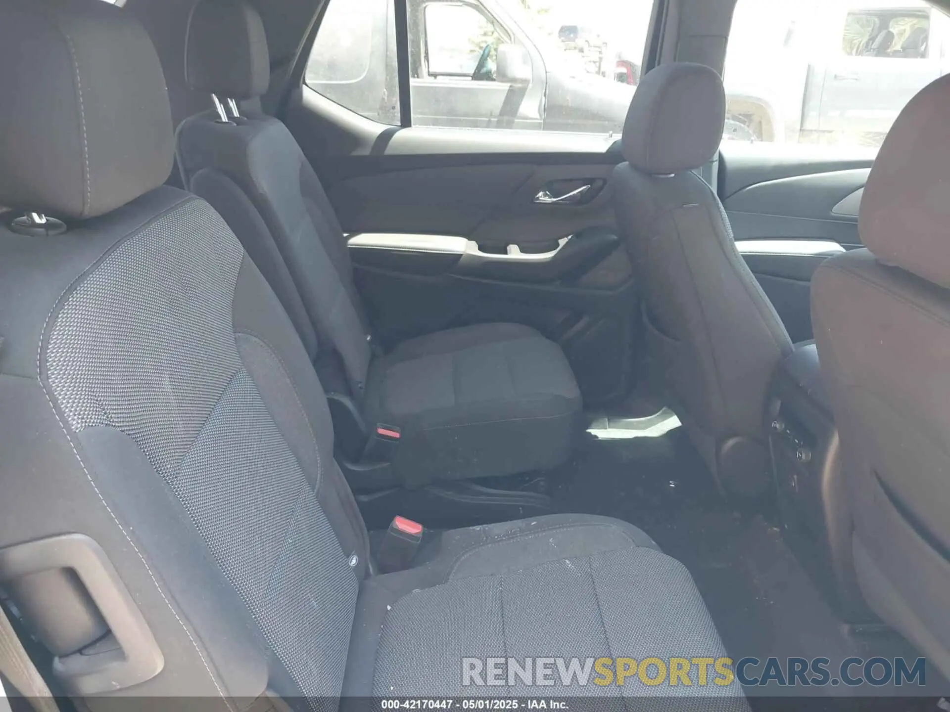8 Фотография поврежденного автомобиля 1GNEVGKWXPJ274982 CHEVROLET TRAVERSE 2023