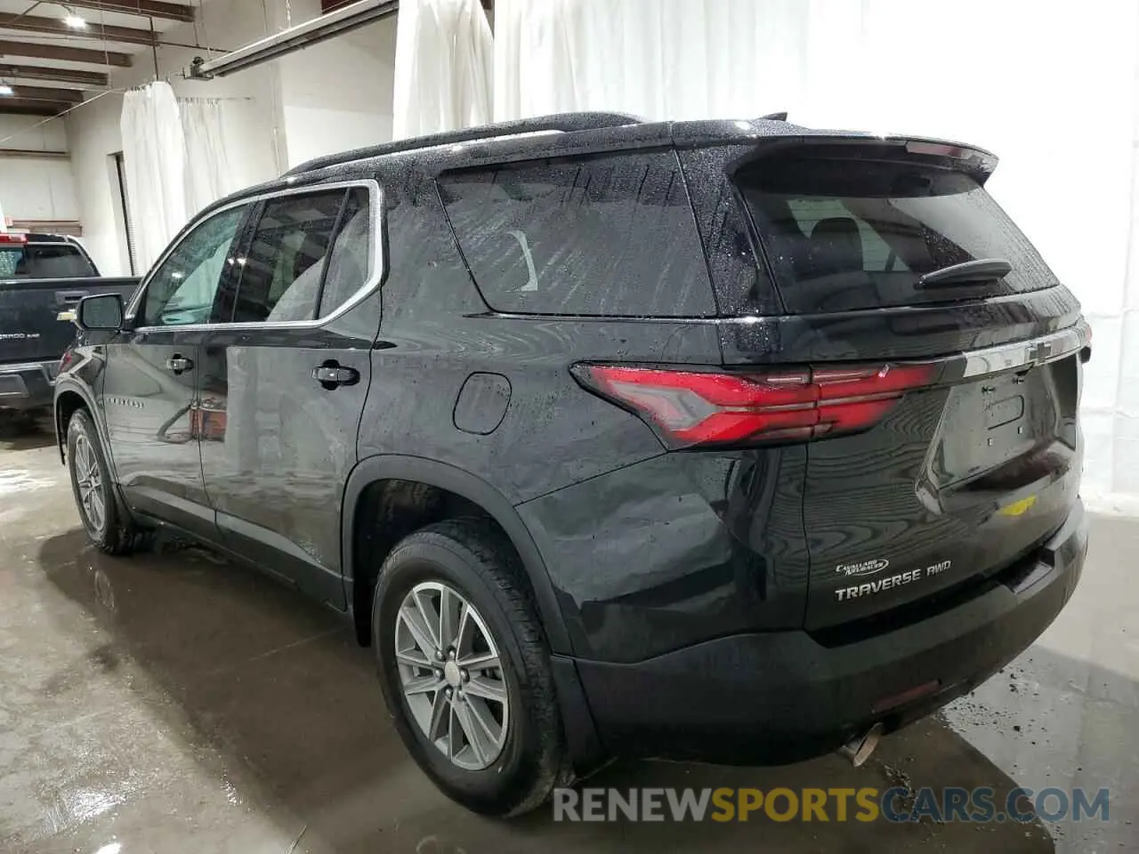 2 Photograph of a damaged car 1GNEVGKWXPJ313361 CHEVROLET TRAVERSE 2023