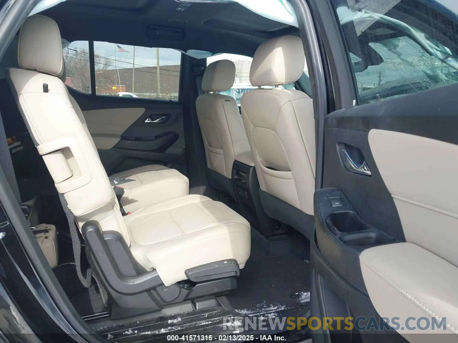 8 Photograph of a damaged car 1GNEVHKW0PJ154971 CHEVROLET TRAVERSE 2023