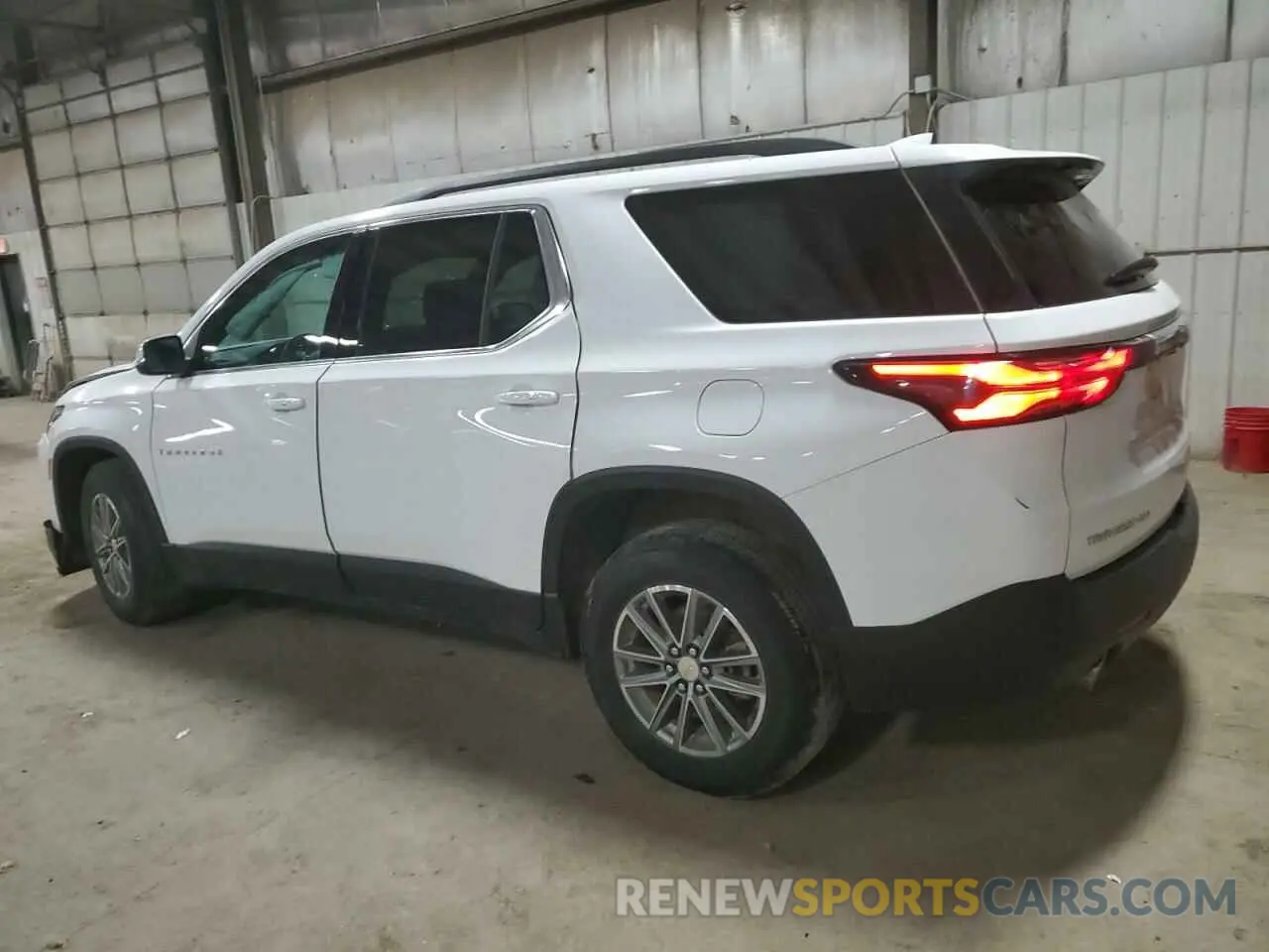 2 Photograph of a damaged car 1GNEVHKW0PJ233704 CHEVROLET TRAVERSE 2023