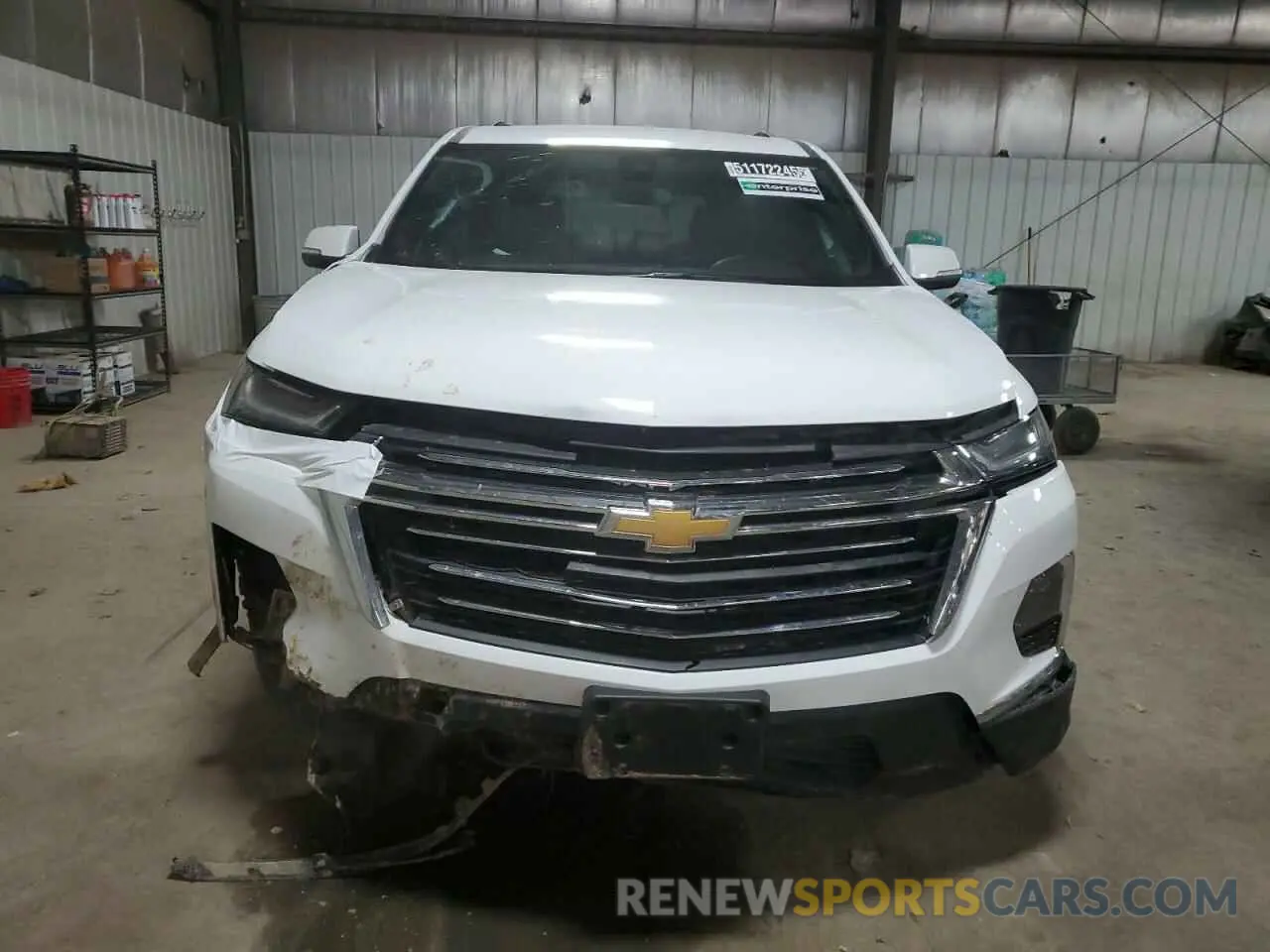 5 Photograph of a damaged car 1GNEVHKW0PJ233704 CHEVROLET TRAVERSE 2023