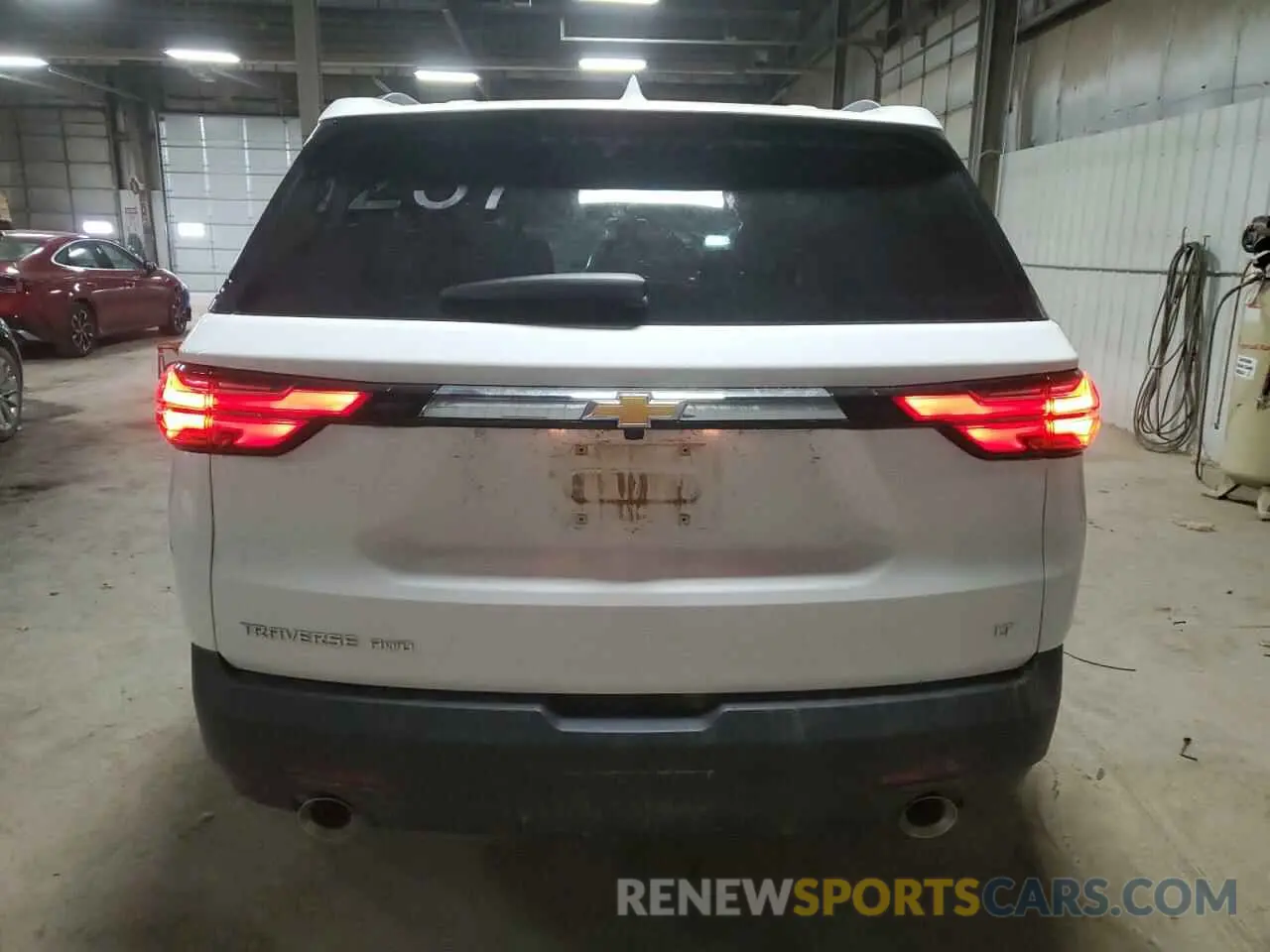 6 Photograph of a damaged car 1GNEVHKW0PJ233704 CHEVROLET TRAVERSE 2023