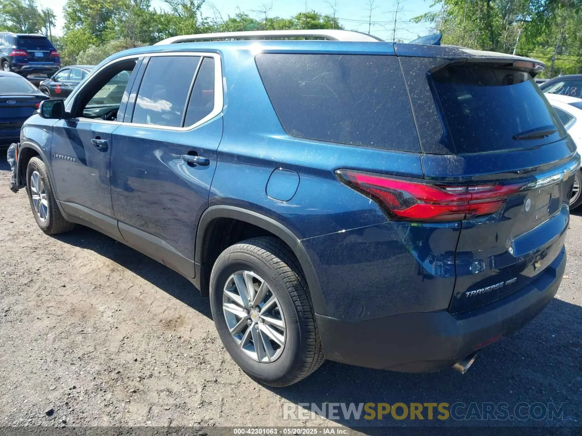 3 Фотография поврежденного автомобиля 1GNEVHKW1PJ232125 CHEVROLET TRAVERSE 2023