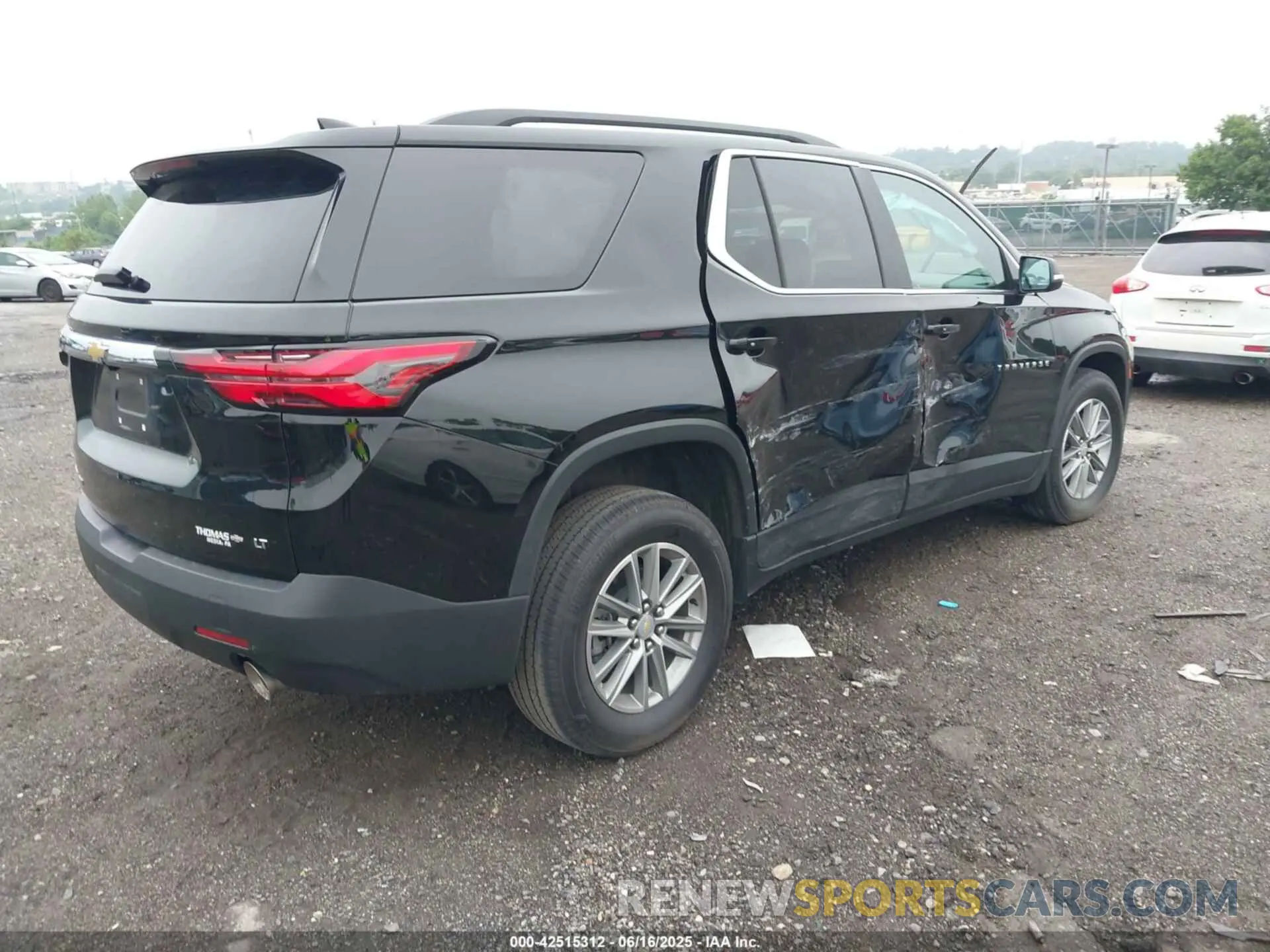 4 Фотография поврежденного автомобиля 1GNEVHKW2PJ224793 CHEVROLET TRAVERSE 2023