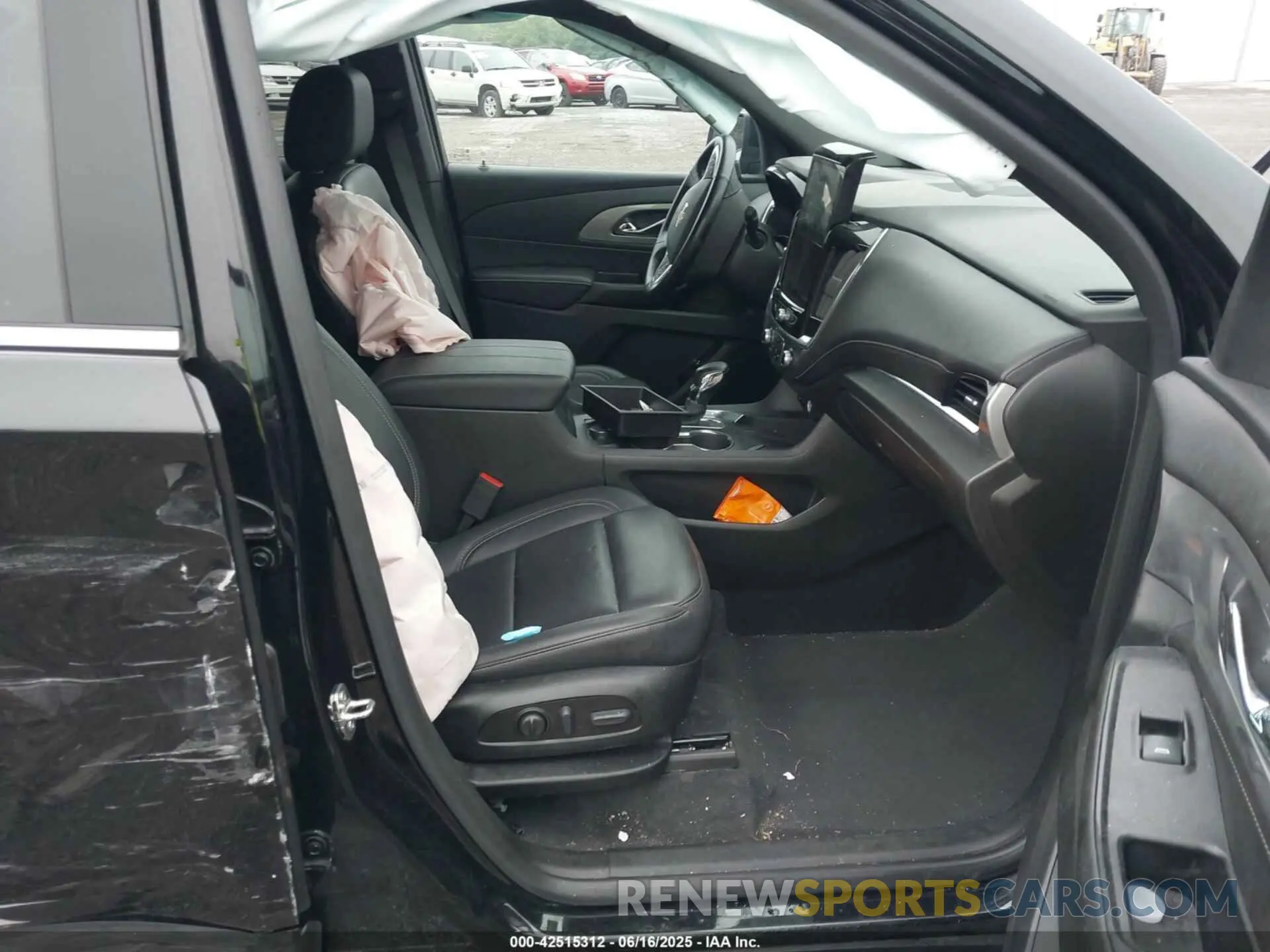 5 Фотография поврежденного автомобиля 1GNEVHKW2PJ224793 CHEVROLET TRAVERSE 2023