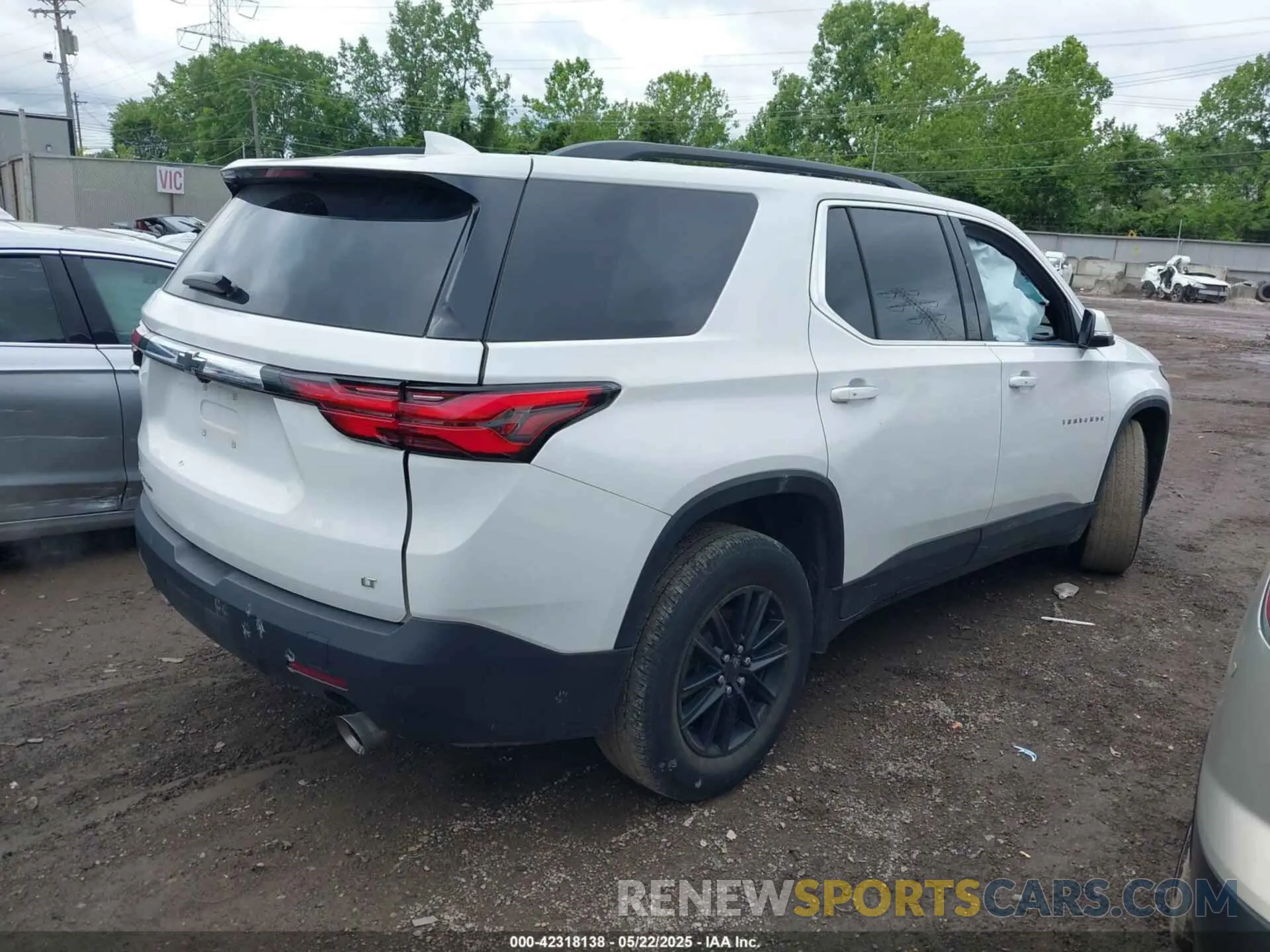 4 Photograph of a damaged car 1GNEVHKW4PJ187925 CHEVROLET TRAVERSE 2023