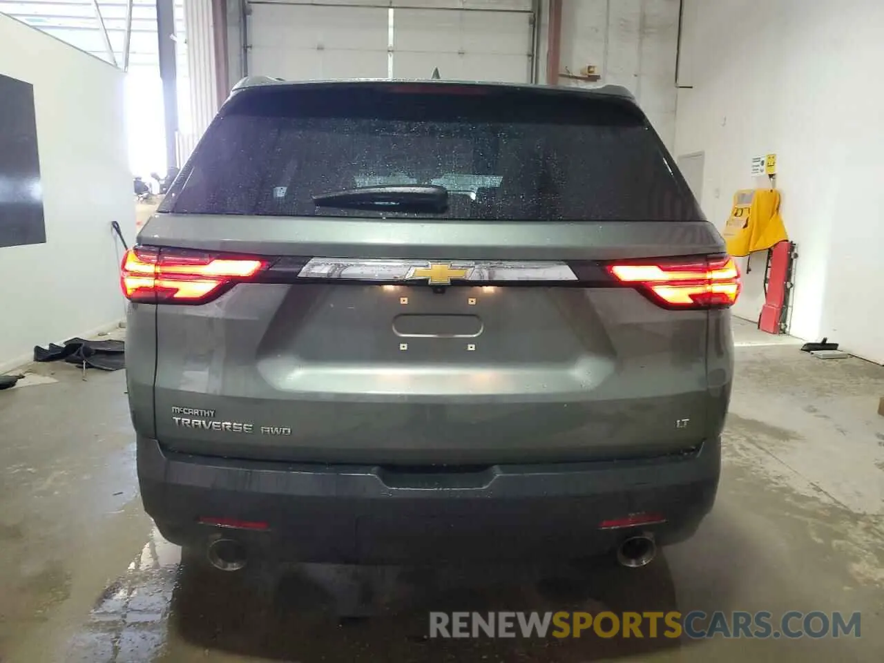 6 Photograph of a damaged car 1GNEVHKW4PJ231163 CHEVROLET TRAVERSE 2023
