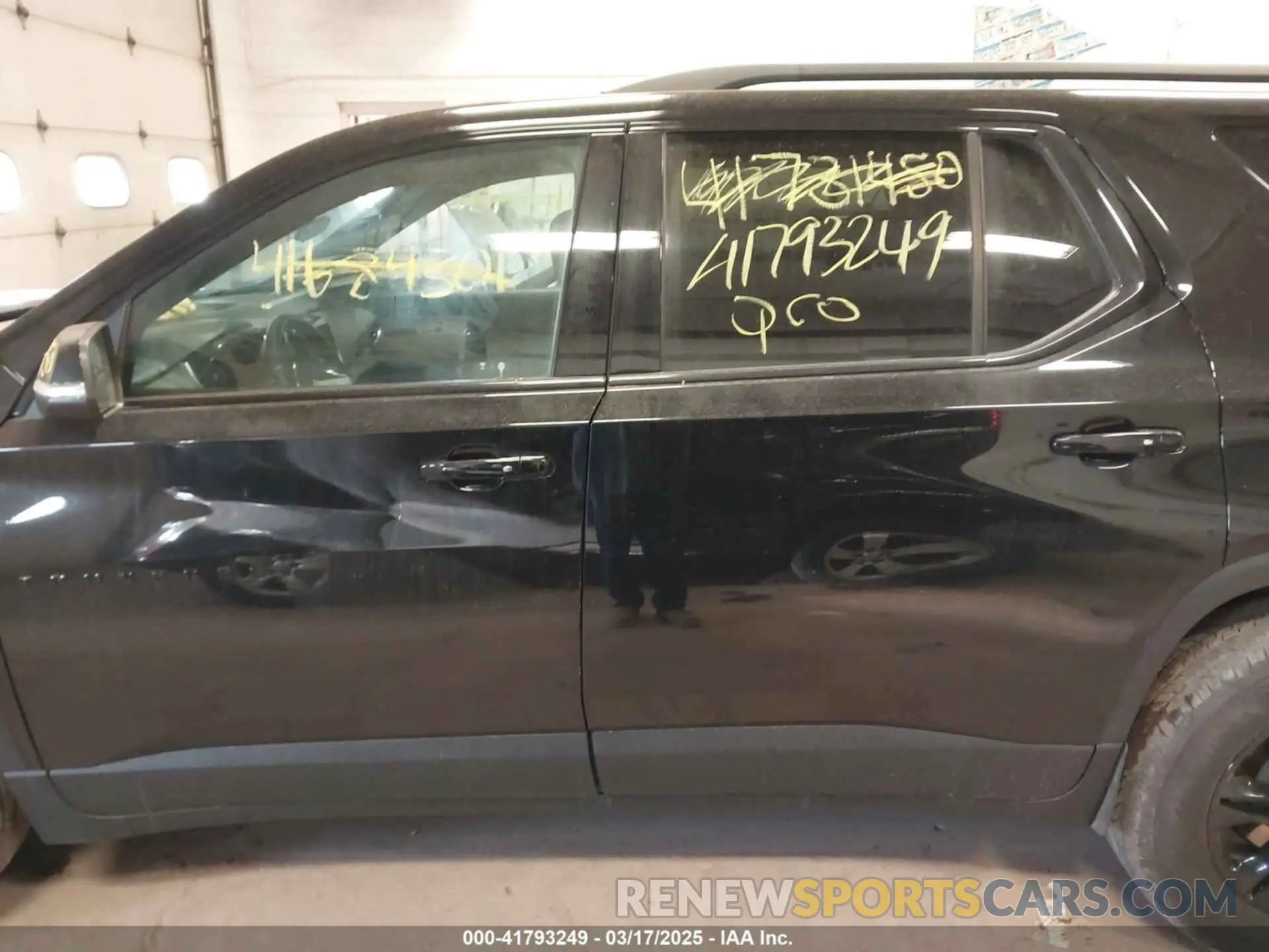 15 Photograph of a damaged car 1GNEVHKW5PJ164766 CHEVROLET TRAVERSE 2023