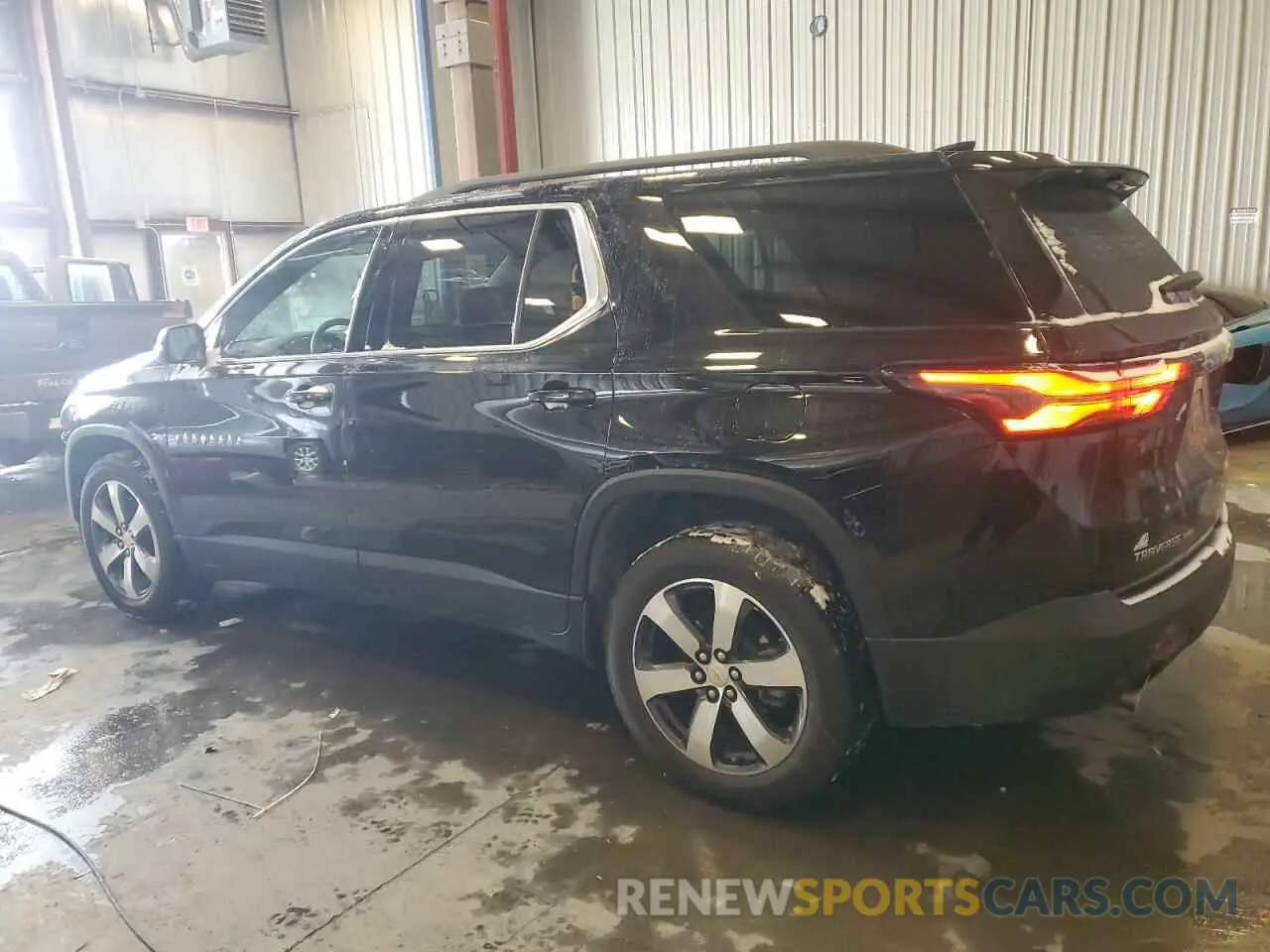 2 Фотография поврежденного автомобиля 1GNEVHKW8PJ192481 CHEVROLET TRAVERSE 2023