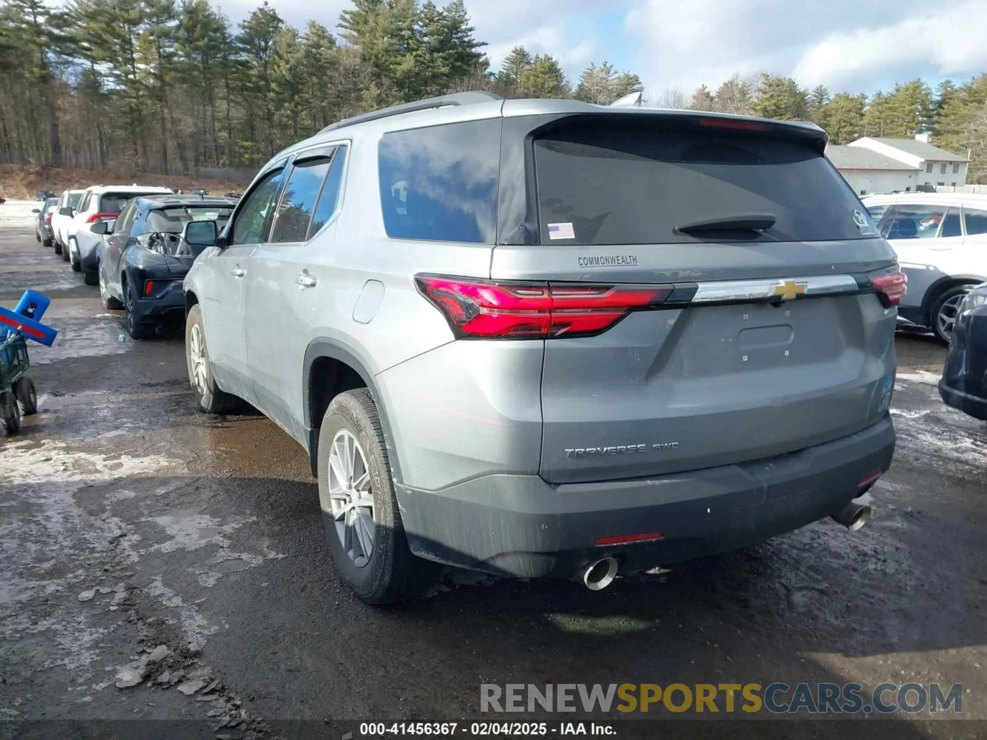 3 Photograph of a damaged car 1GNEVHKW8PJ215256 CHEVROLET TRAVERSE 2023