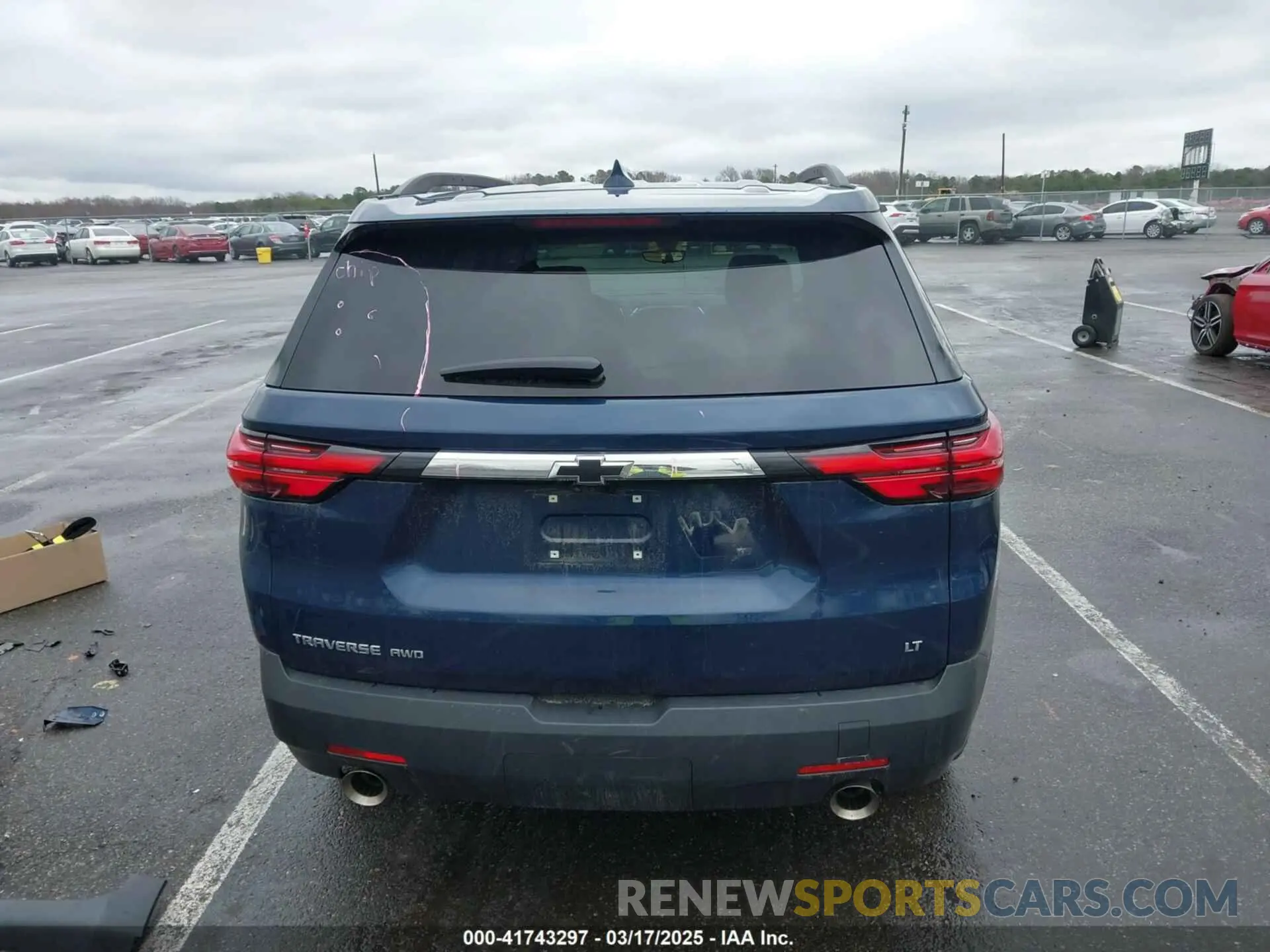 17 Photograph of a damaged car 1GNEVHKW8PJ288112 CHEVROLET TRAVERSE 2023