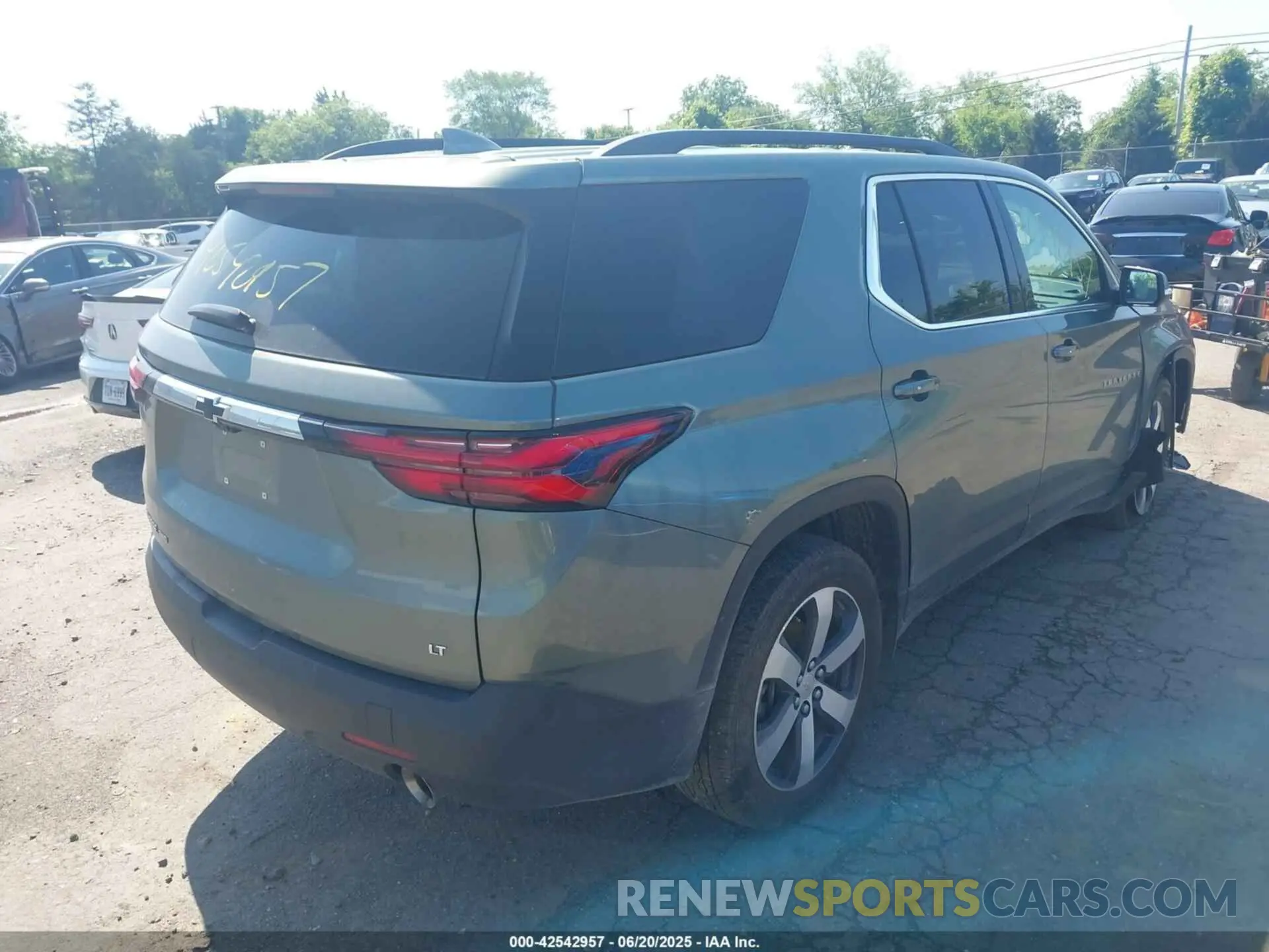 4 Photograph of a damaged car 1GNEVHKW9PJ230090 CHEVROLET TRAVERSE 2023