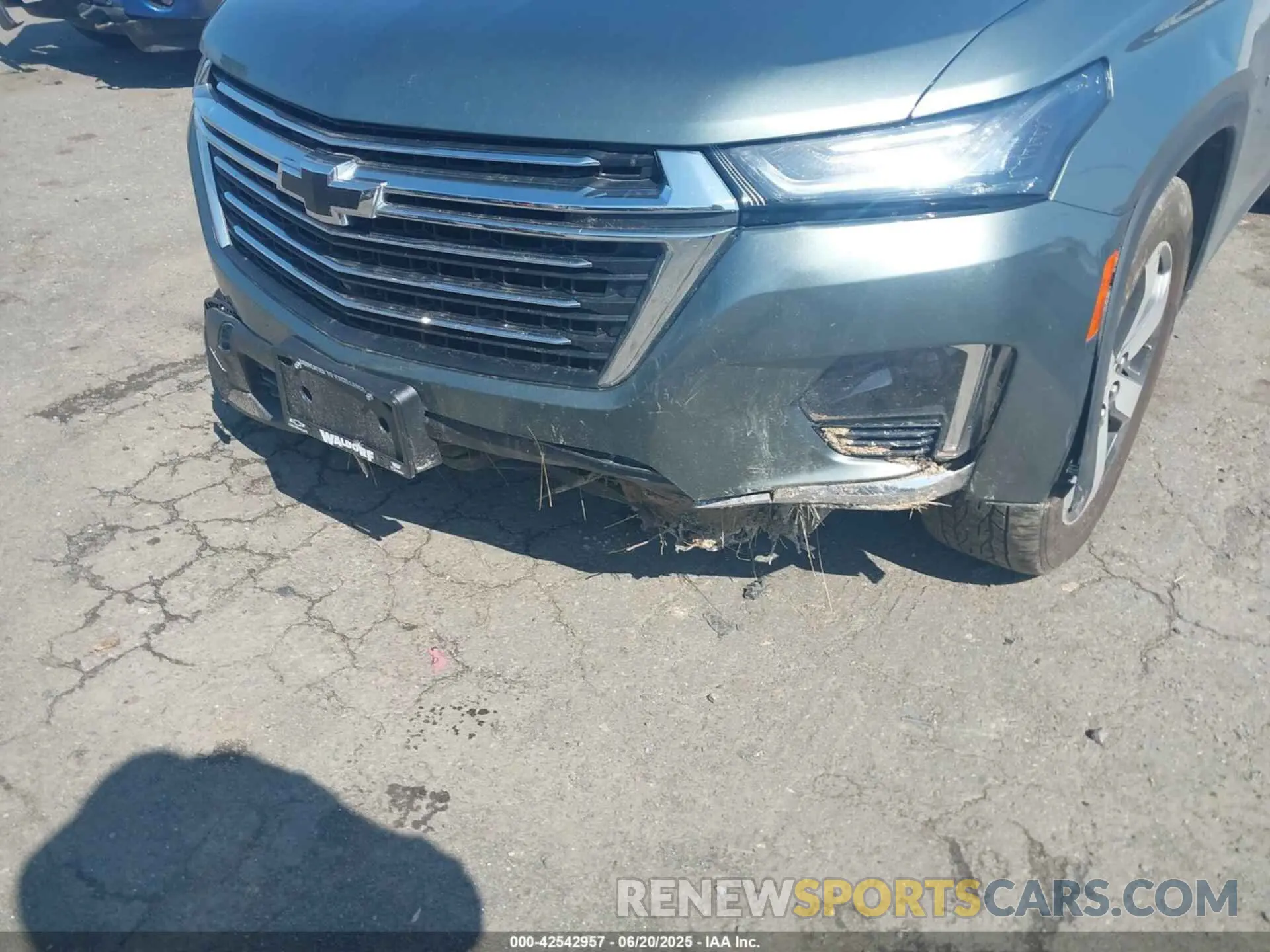 6 Photograph of a damaged car 1GNEVHKW9PJ230090 CHEVROLET TRAVERSE 2023