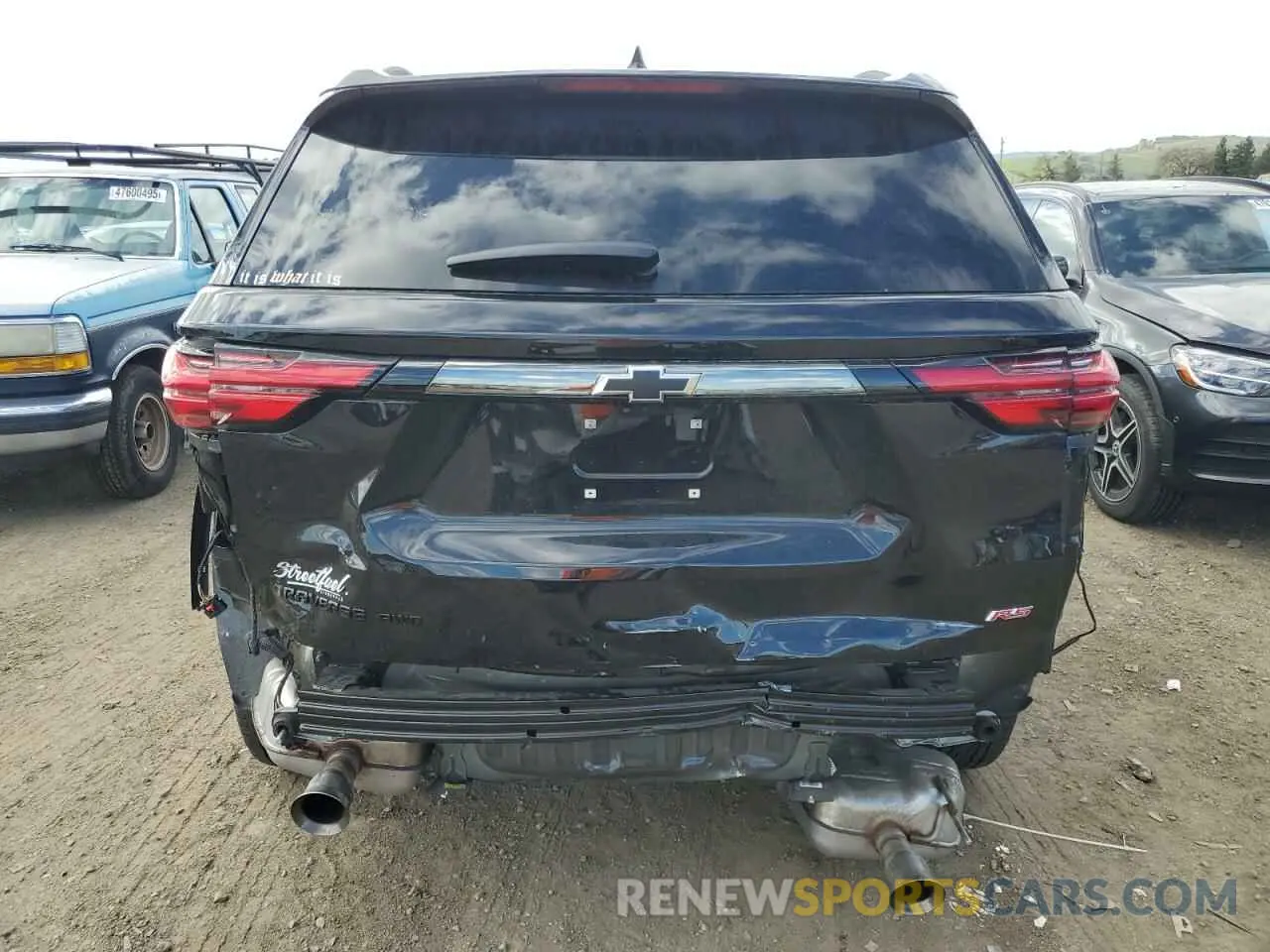 6 Photograph of a damaged car 1GNEVJKW0PJ306335 CHEVROLET TRAVERSE 2023