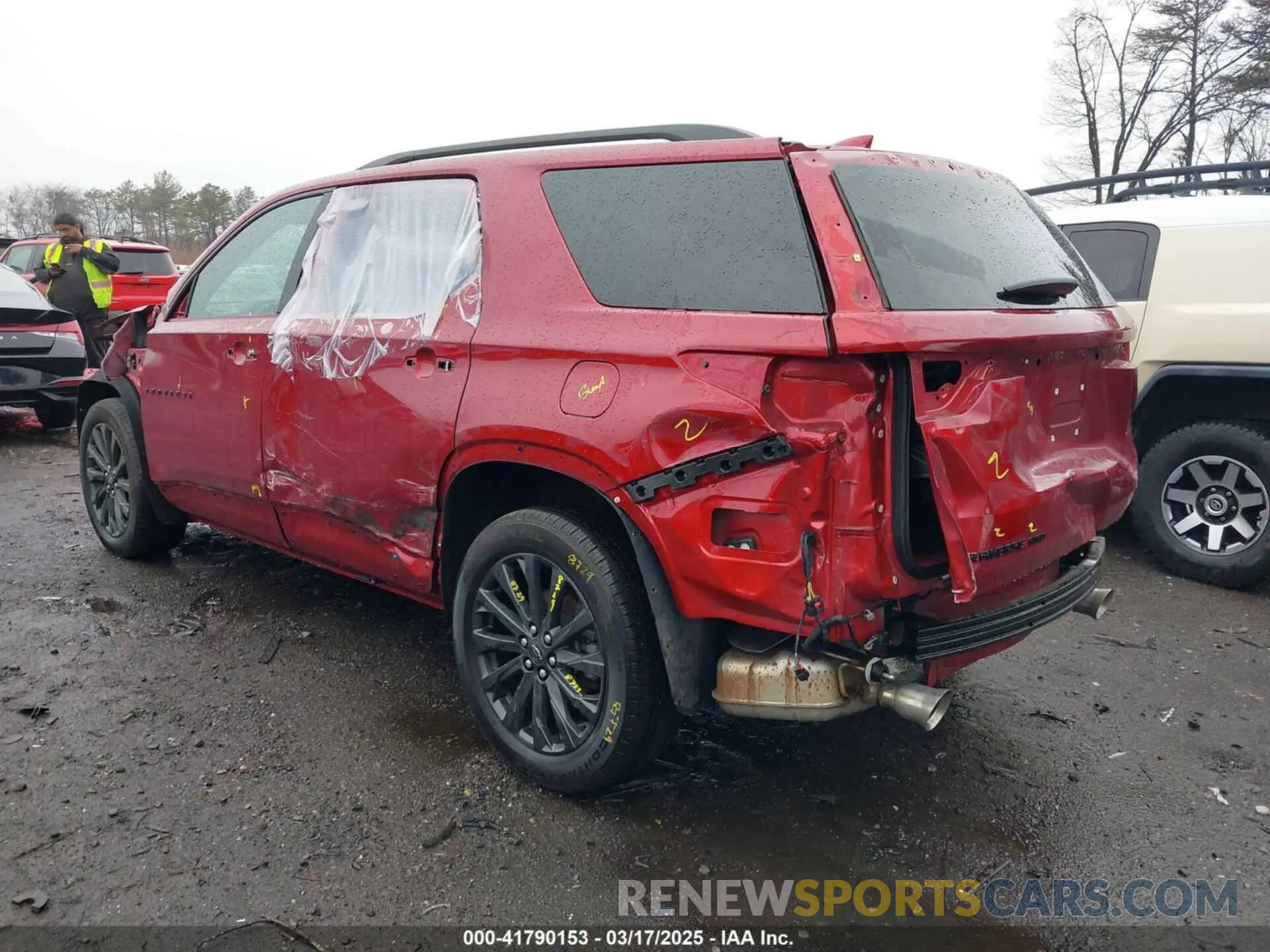 3 Фотография поврежденного автомобиля 1GNEVJKW3PJ221490 CHEVROLET TRAVERSE 2023