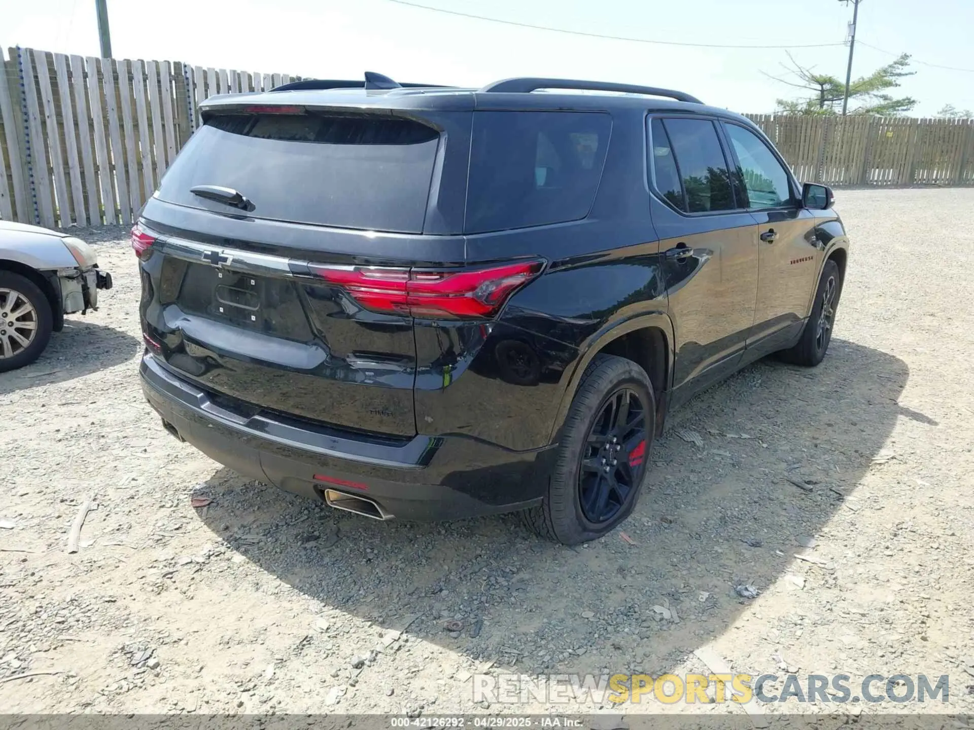 4 Фотография поврежденного автомобиля 1GNEVKKW0PJ237460 CHEVROLET TRAVERSE 2023