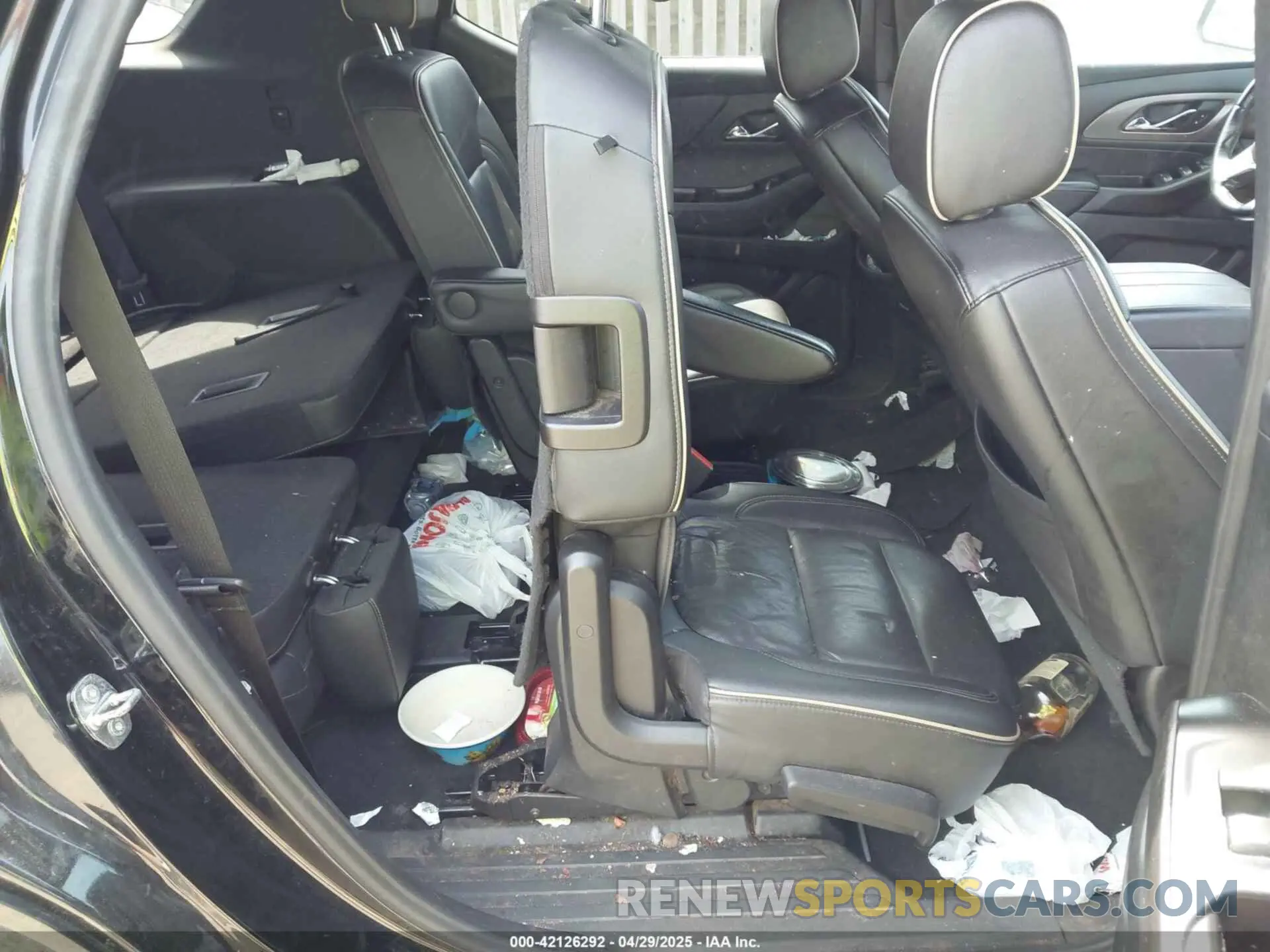 8 Фотография поврежденного автомобиля 1GNEVKKW0PJ237460 CHEVROLET TRAVERSE 2023