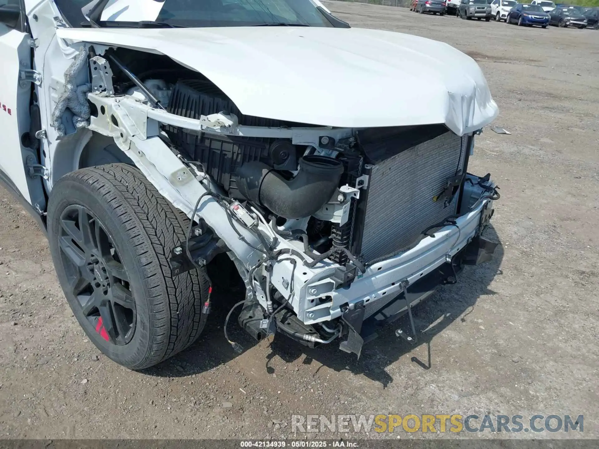 18 Photograph of a damaged car 1GNEVKKW2PJ257838 CHEVROLET TRAVERSE 2023