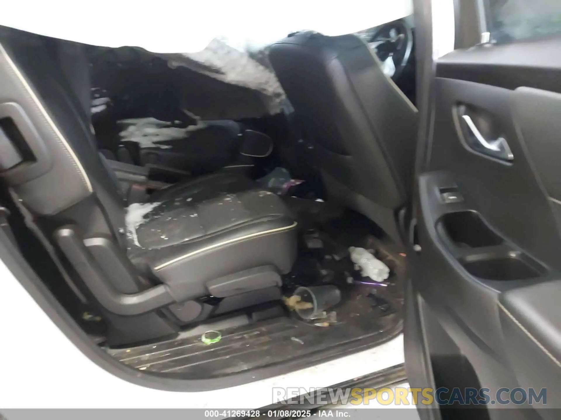8 Photograph of a damaged car 1GNEVKKW4PJ305307 CHEVROLET TRAVERSE 2023