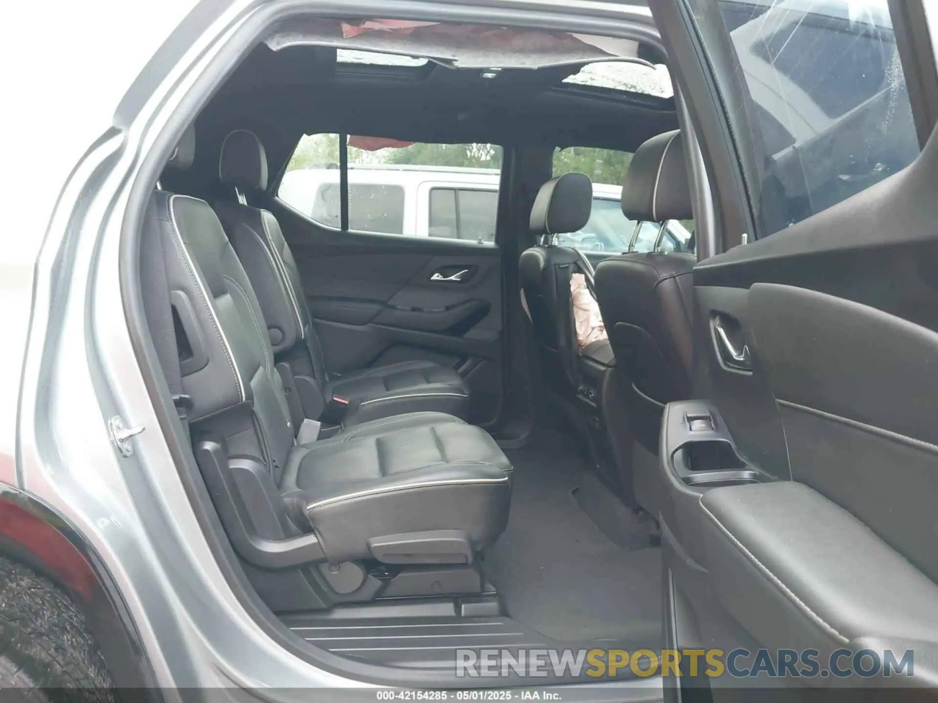 8 Photograph of a damaged car 1GNEVKKW6PJ162568 CHEVROLET TRAVERSE 2023