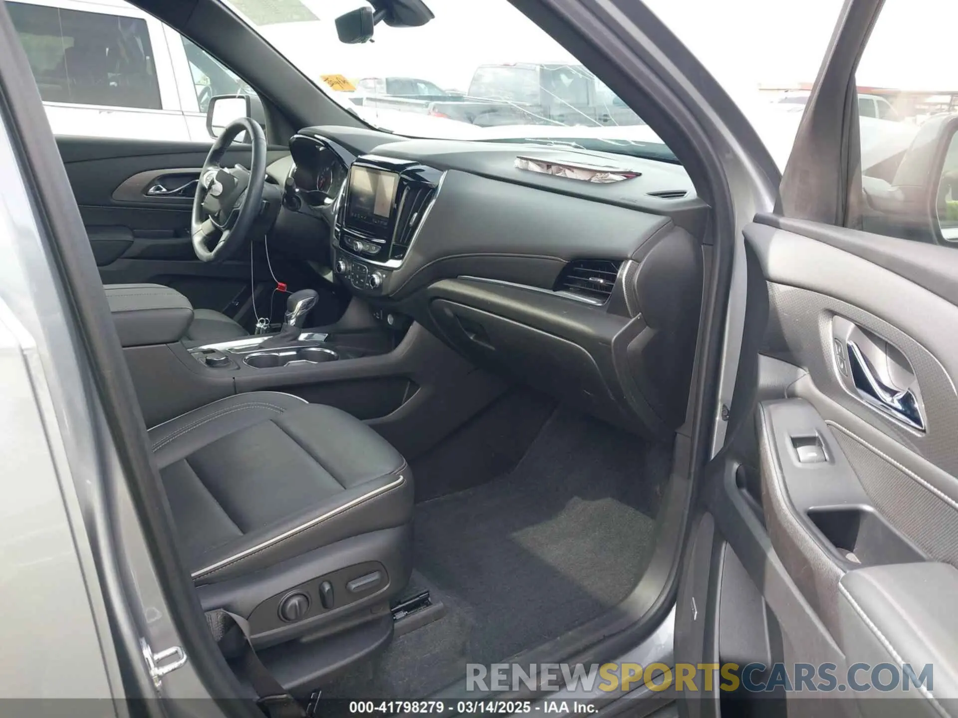 5 Фотография поврежденного автомобиля 1GNEVKKW6PJ287411 CHEVROLET TRAVERSE 2023