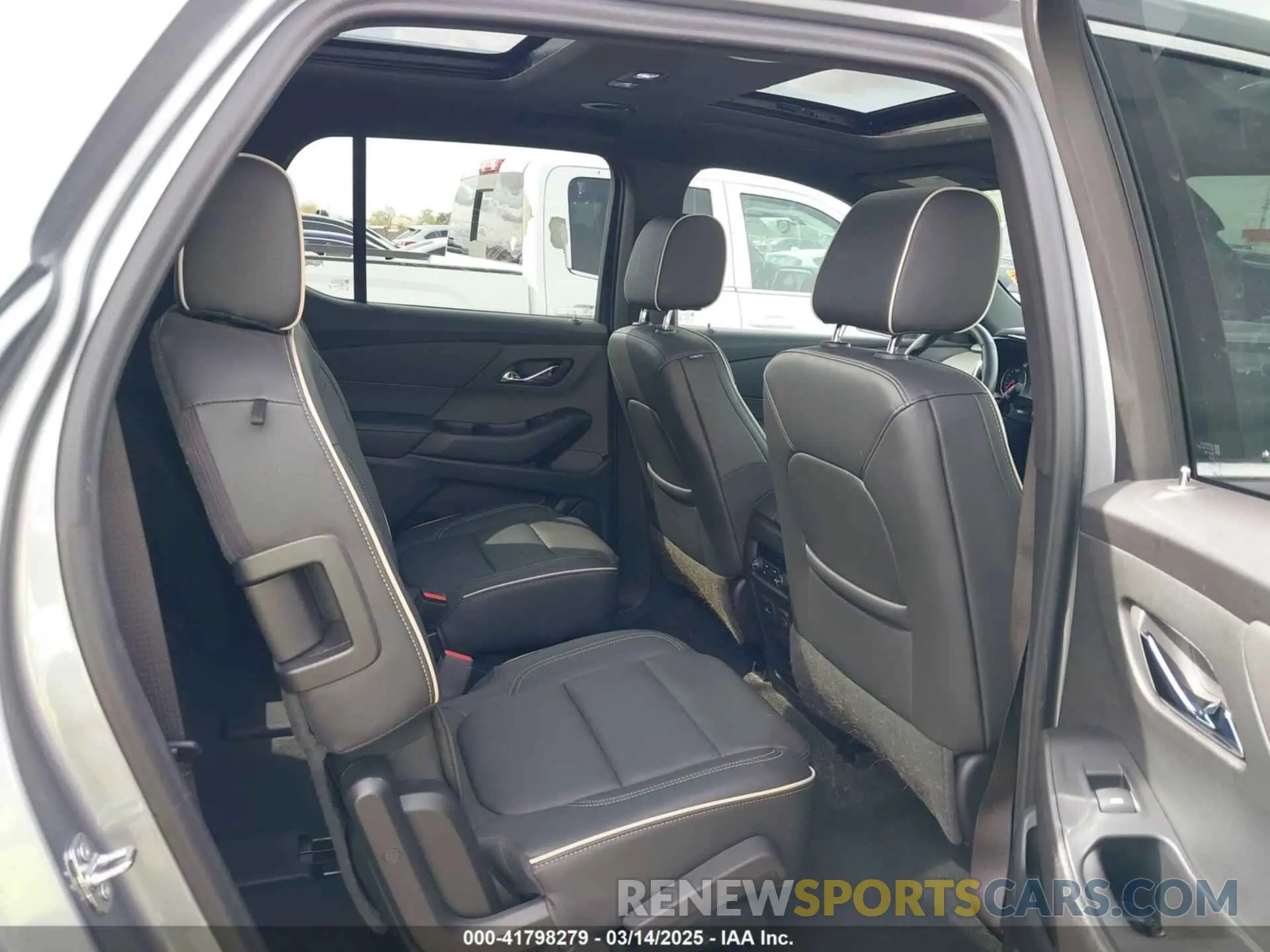 8 Фотография поврежденного автомобиля 1GNEVKKW6PJ287411 CHEVROLET TRAVERSE 2023