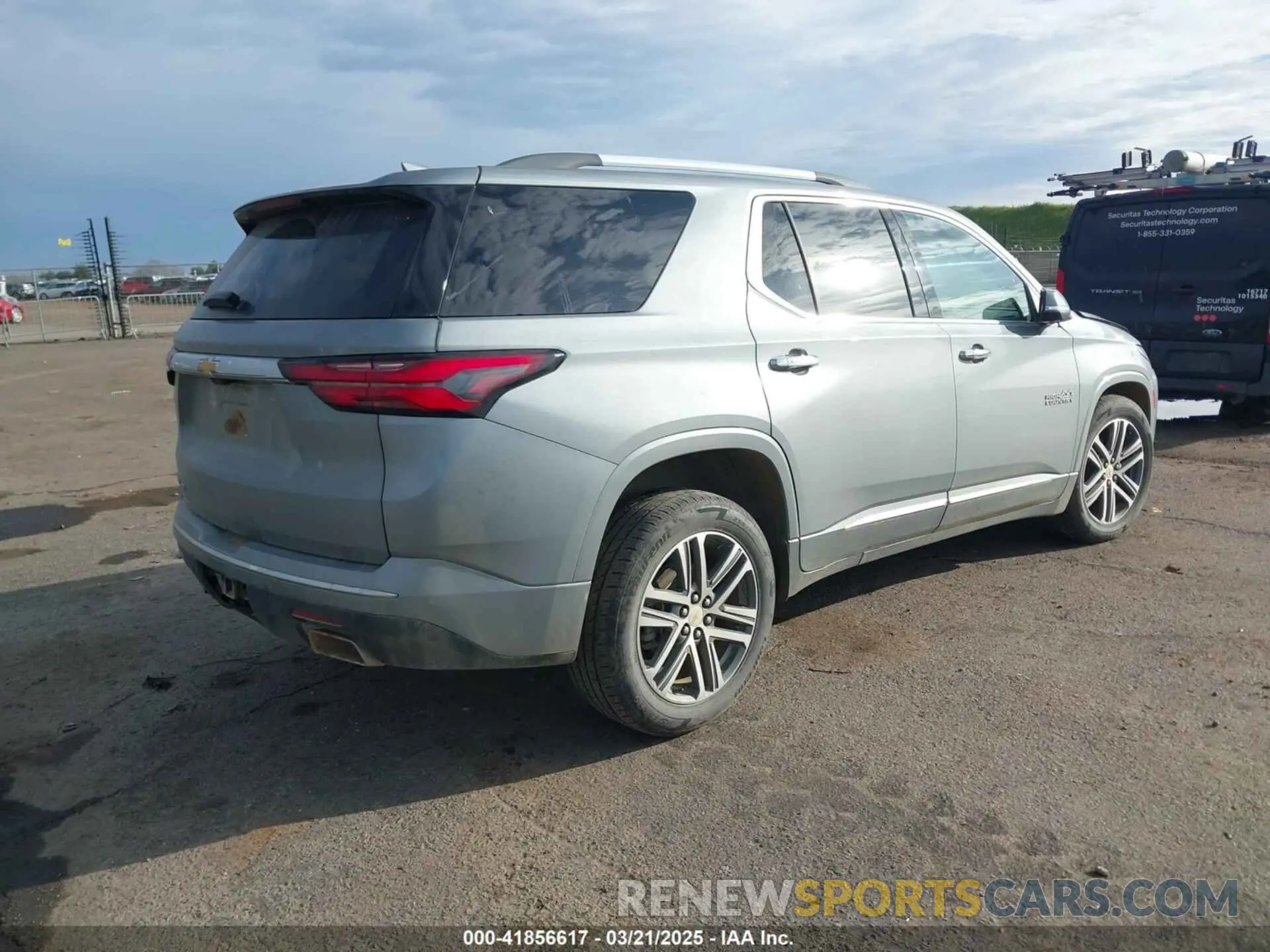 4 Фотография поврежденного автомобиля 1GNEVNKW3PJ200209 CHEVROLET TRAVERSE 2023