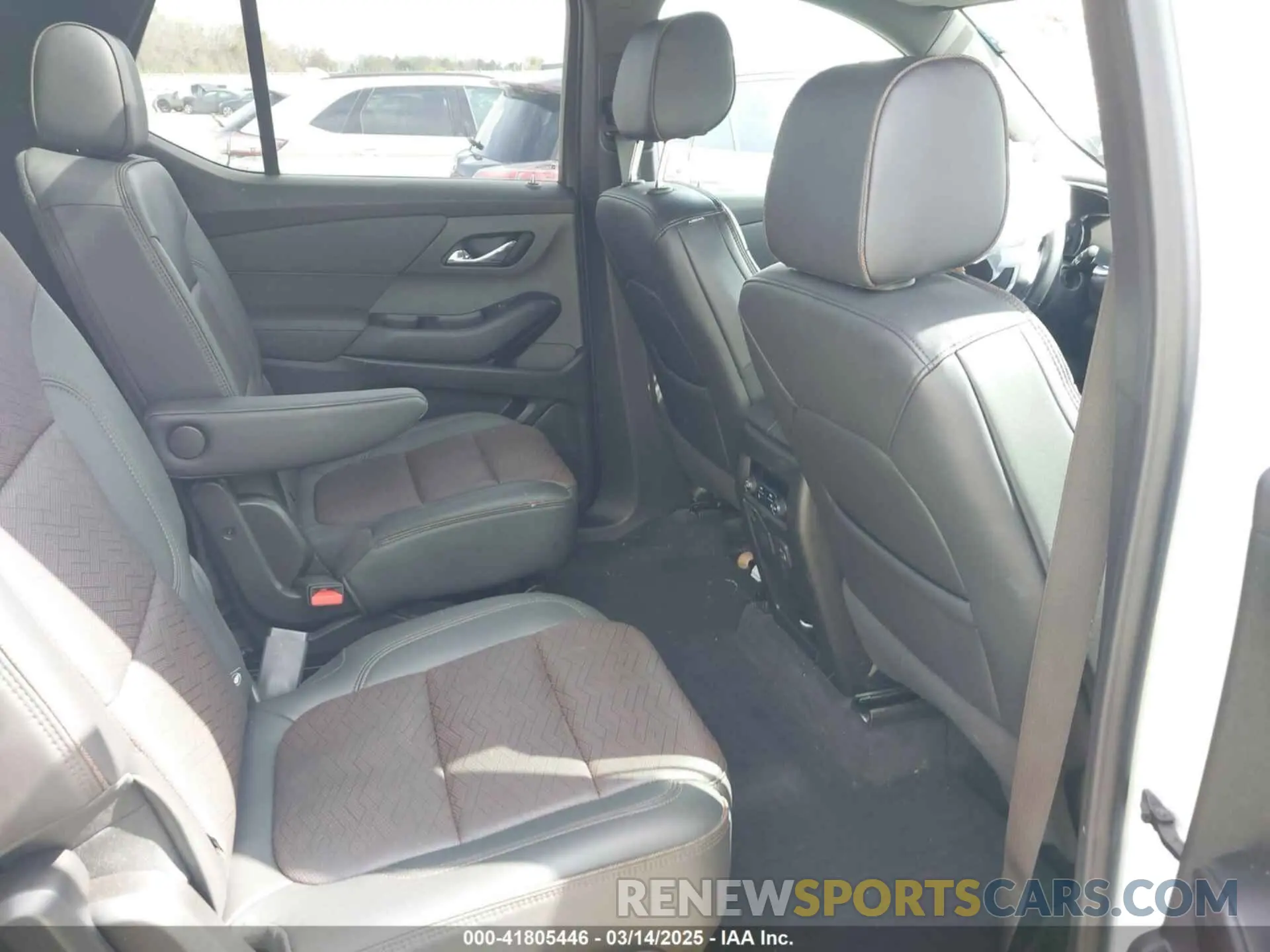 8 Фотография поврежденного автомобиля 1GNEVNKW7PJ108505 CHEVROLET TRAVERSE 2023