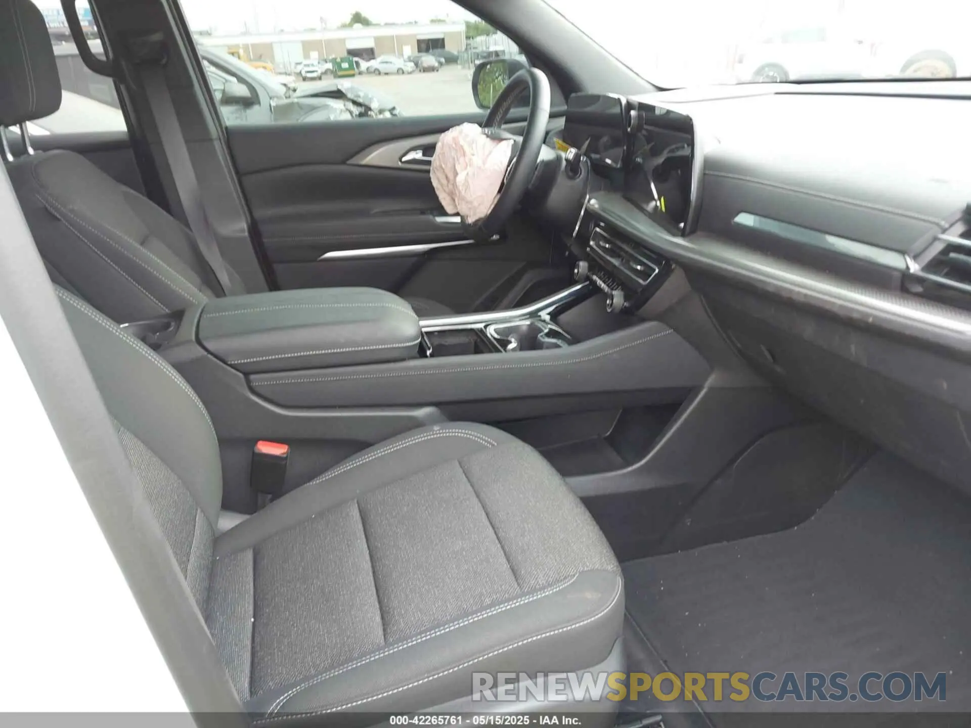 5 Photograph of a damaged car 1GNEREKS2RJ185108 CHEVROLET TRAVERSE 2024