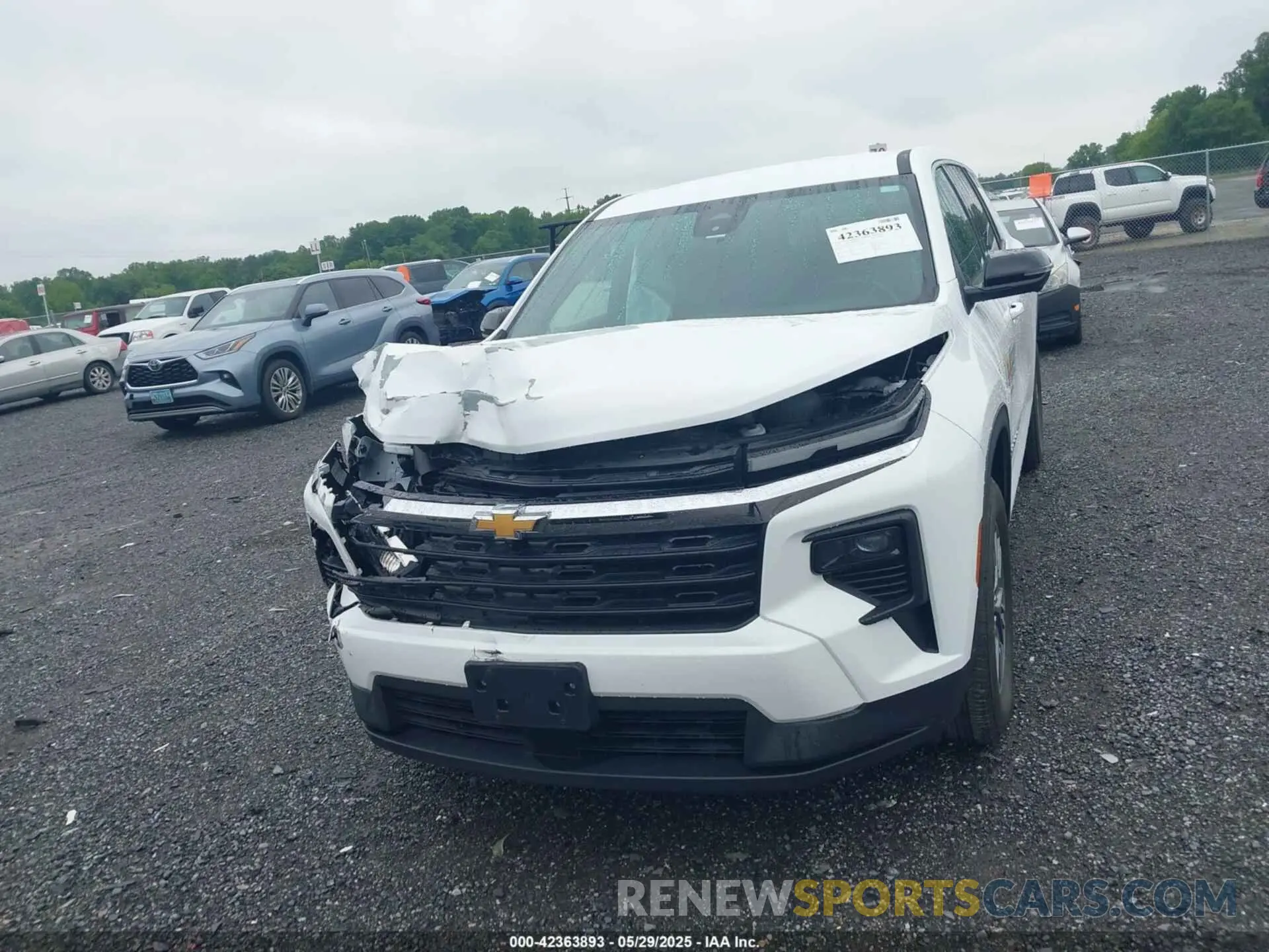 12 Photograph of a damaged car 1GNEREKSXRJ157072 CHEVROLET TRAVERSE 2024