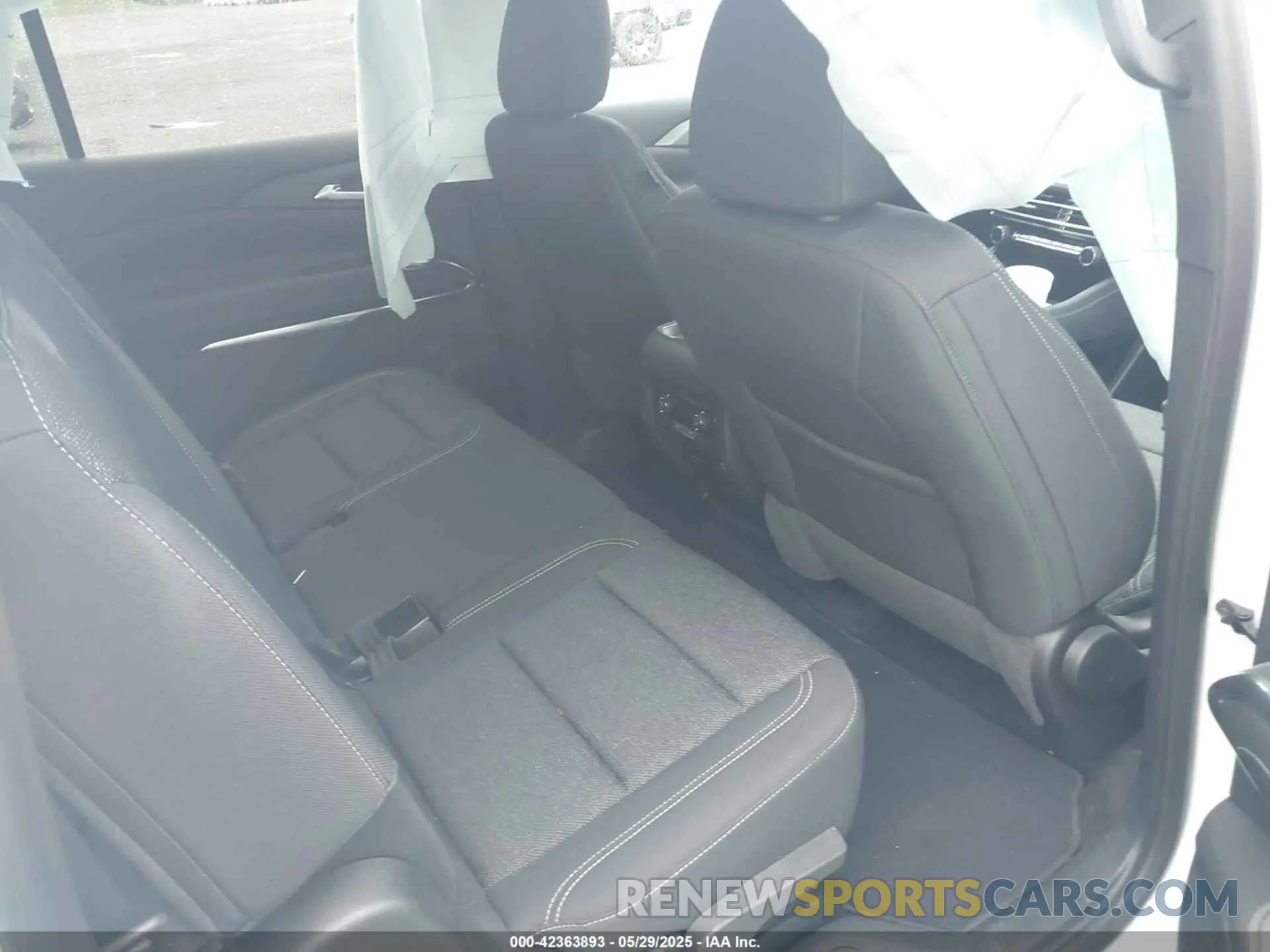 8 Photograph of a damaged car 1GNEREKSXRJ157072 CHEVROLET TRAVERSE 2024