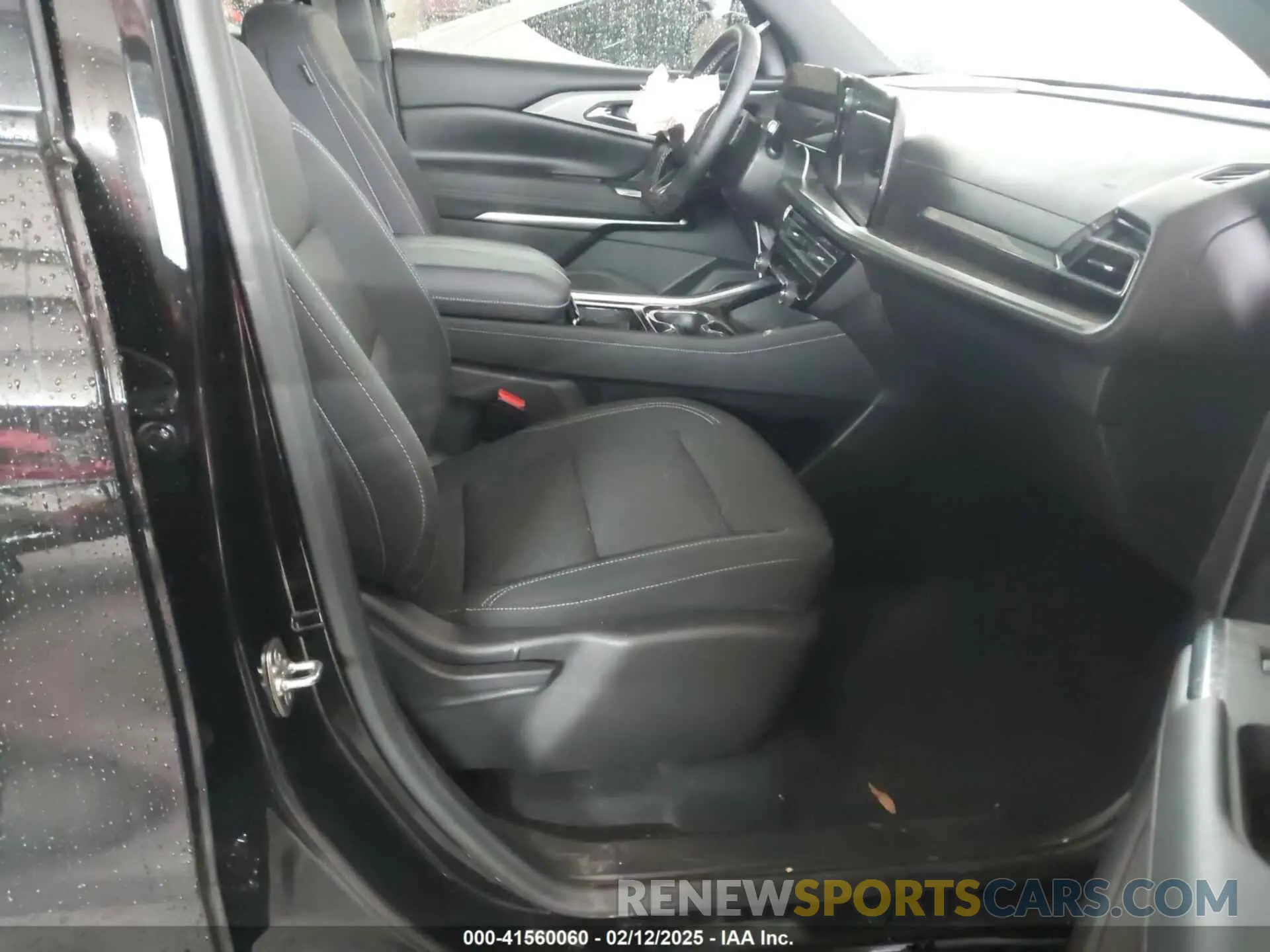 5 Photograph of a damaged car 1GNEREKSXRJ189634 CHEVROLET TRAVERSE 2024