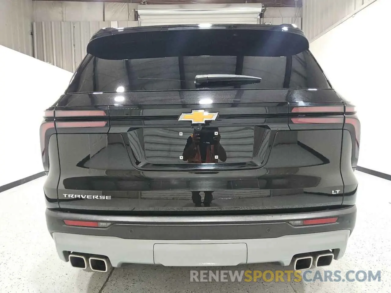 6 Photograph of a damaged car 1GNERGKS1RJ165590 CHEVROLET TRAVERSE 2024