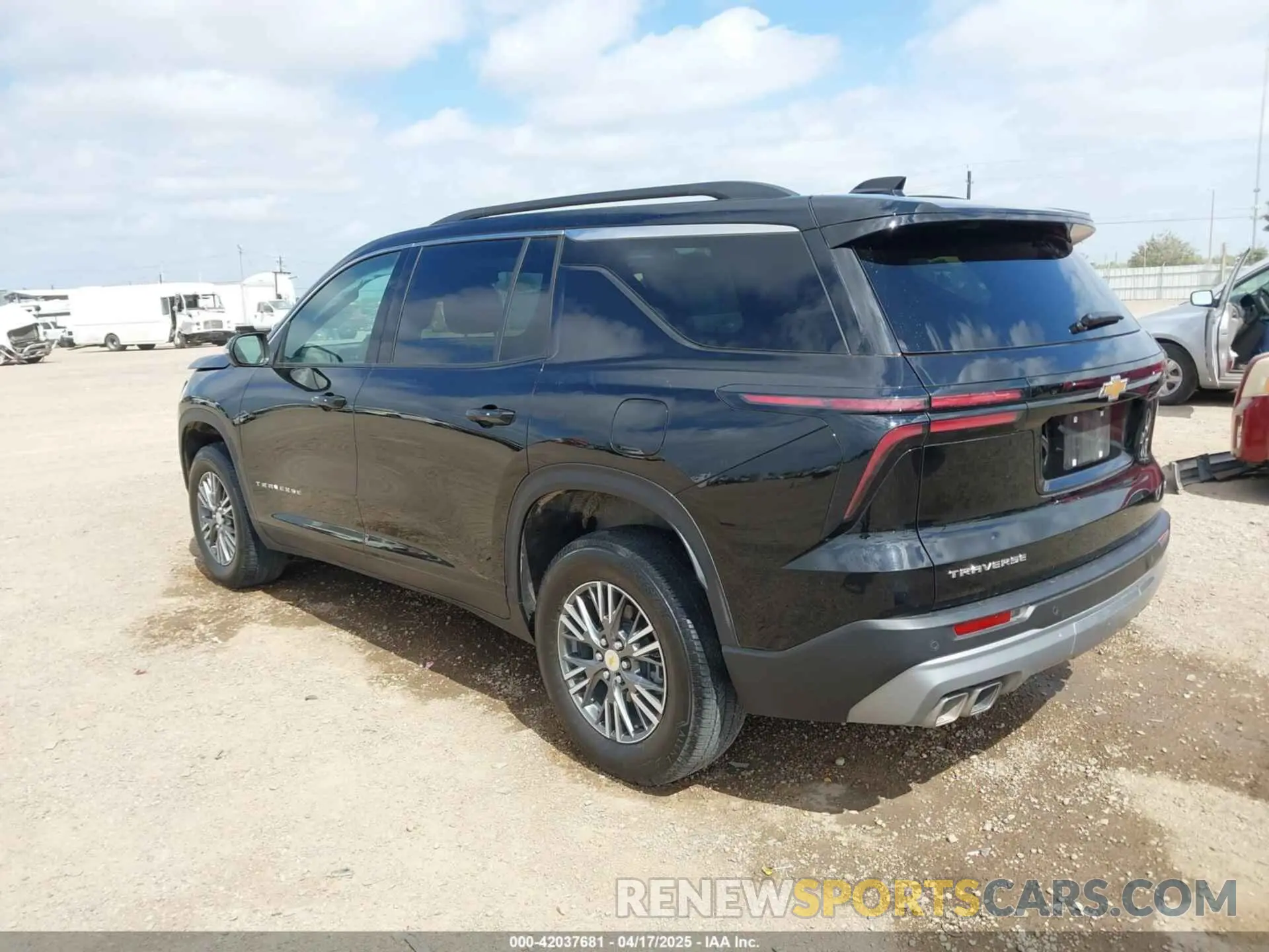 3 Фотография поврежденного автомобиля 1GNERGKS1RJ199710 CHEVROLET TRAVERSE 2024