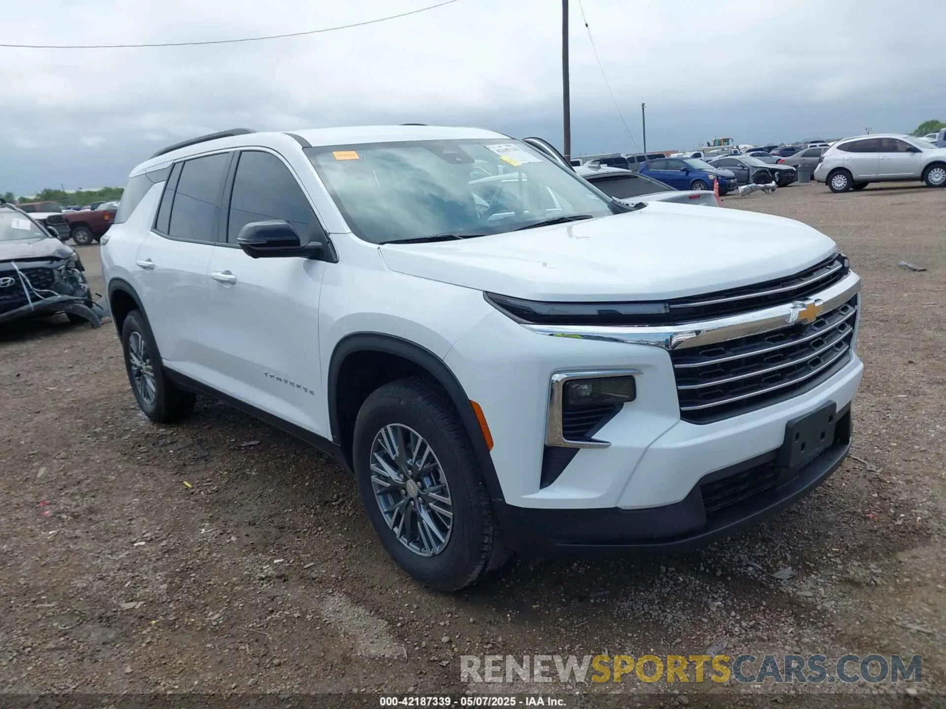 1 Photograph of a damaged car 1GNERGKS7RJ215585 CHEVROLET TRAVERSE 2024