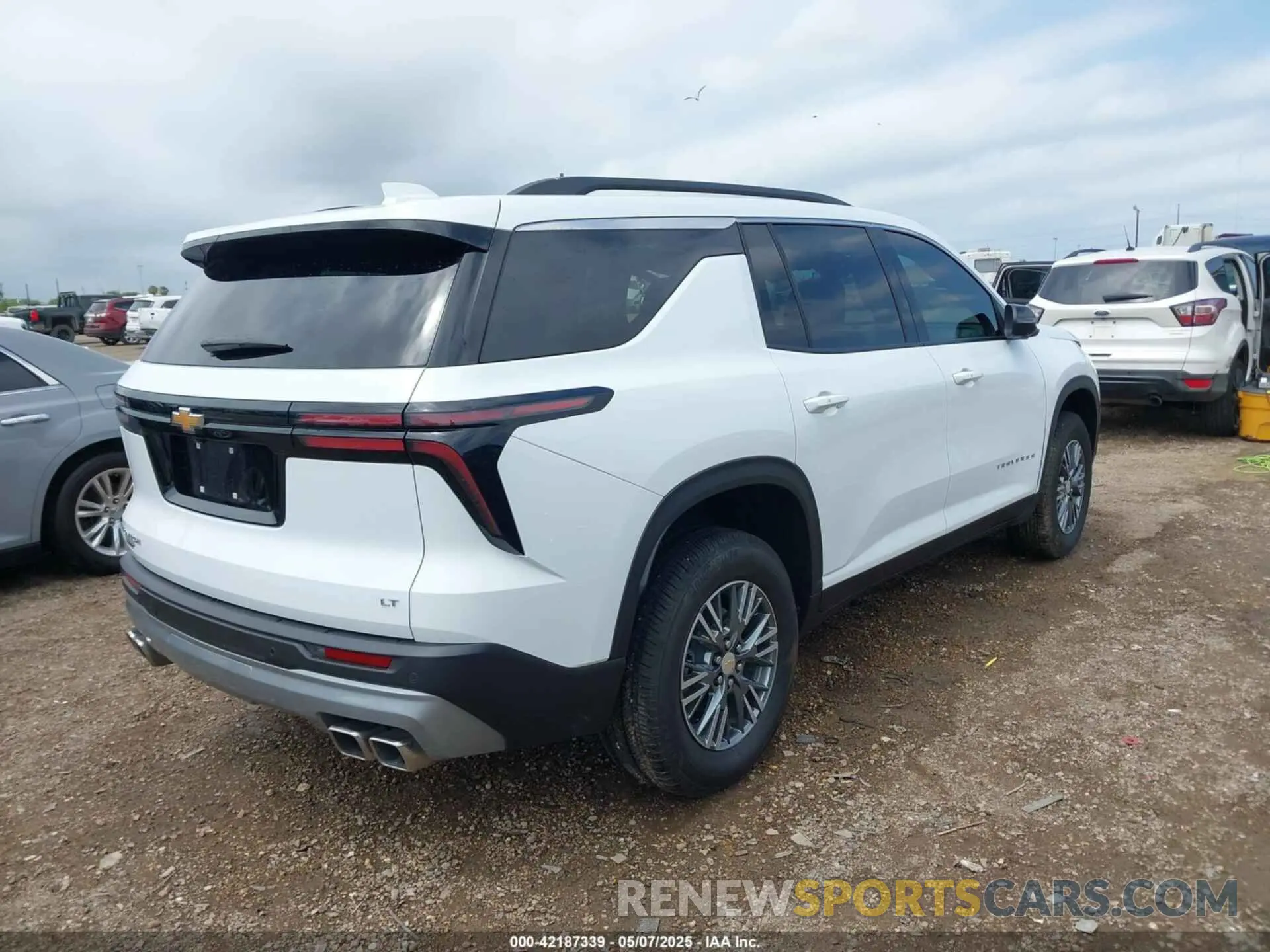 4 Photograph of a damaged car 1GNERGKS7RJ215585 CHEVROLET TRAVERSE 2024