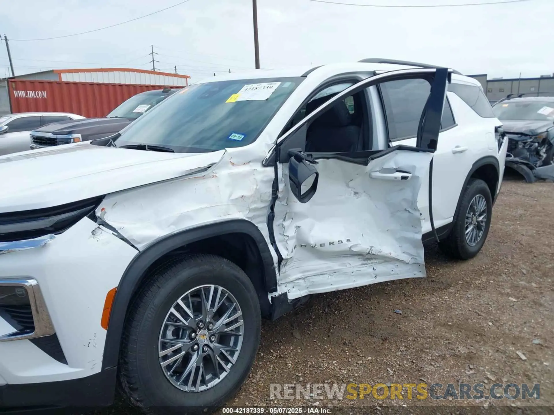 6 Photograph of a damaged car 1GNERGKS7RJ215585 CHEVROLET TRAVERSE 2024