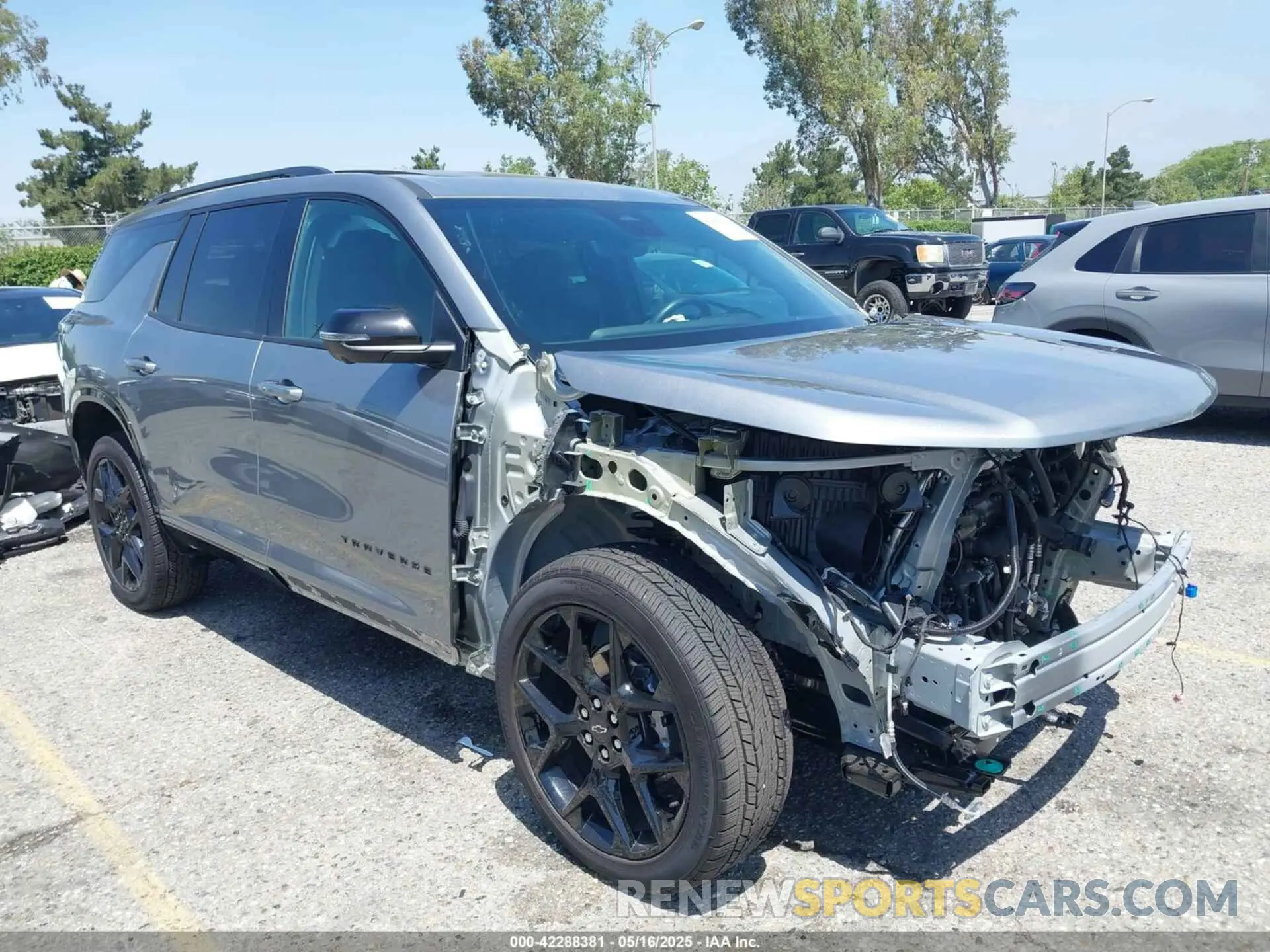 1 Photograph of a damaged car 1GNERLKS8RJ241492 CHEVROLET TRAVERSE 2024