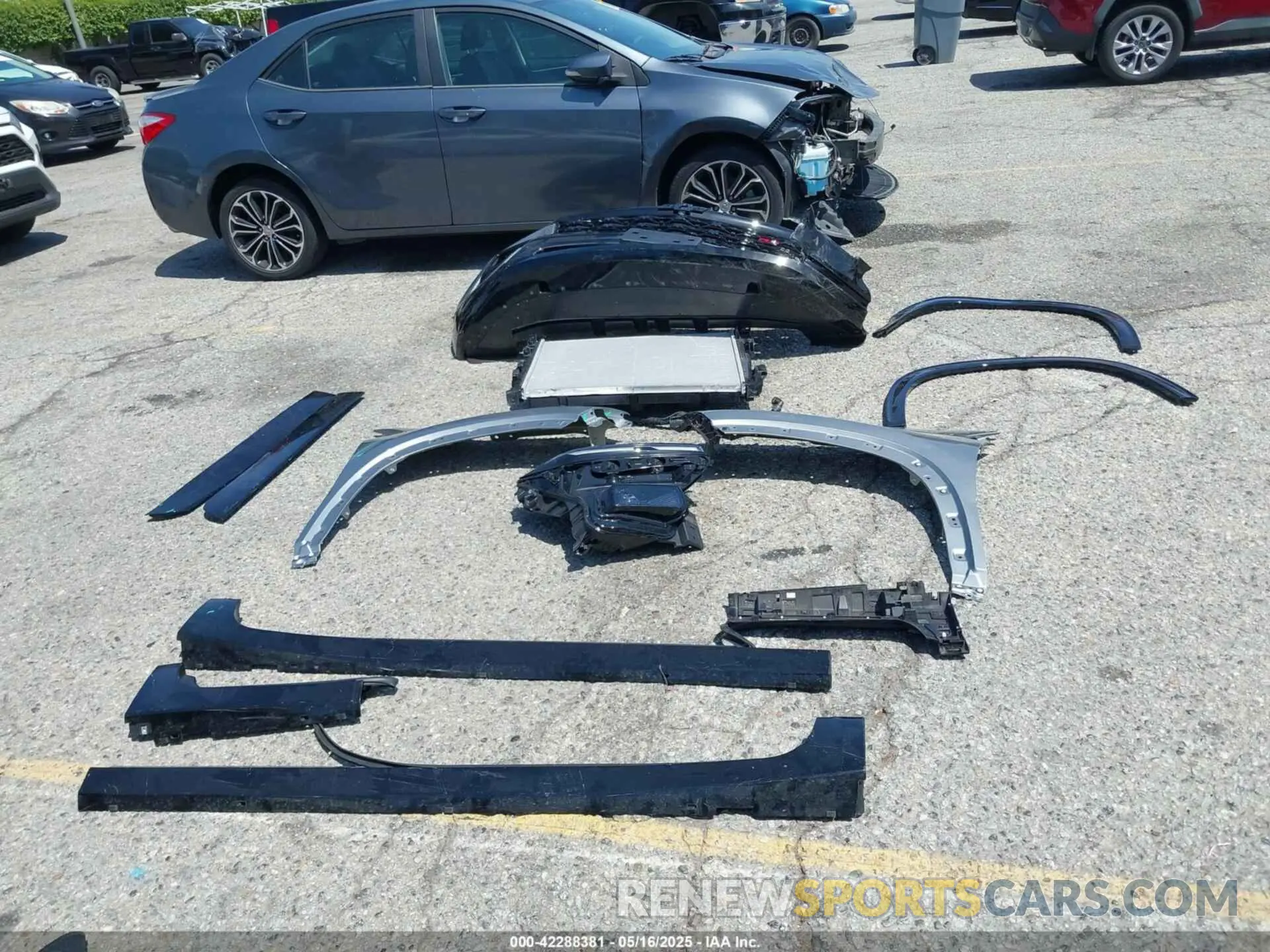 12 Photograph of a damaged car 1GNERLKS8RJ241492 CHEVROLET TRAVERSE 2024