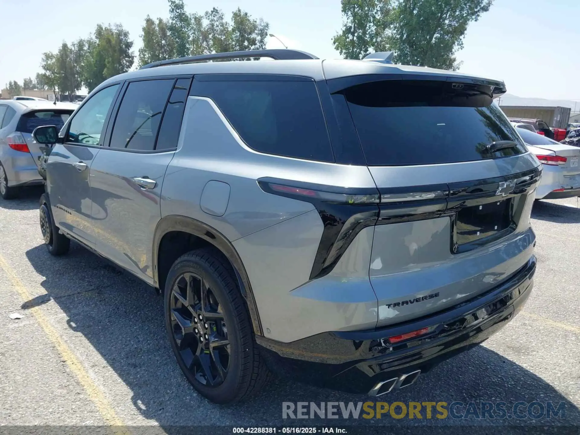 3 Photograph of a damaged car 1GNERLKS8RJ241492 CHEVROLET TRAVERSE 2024