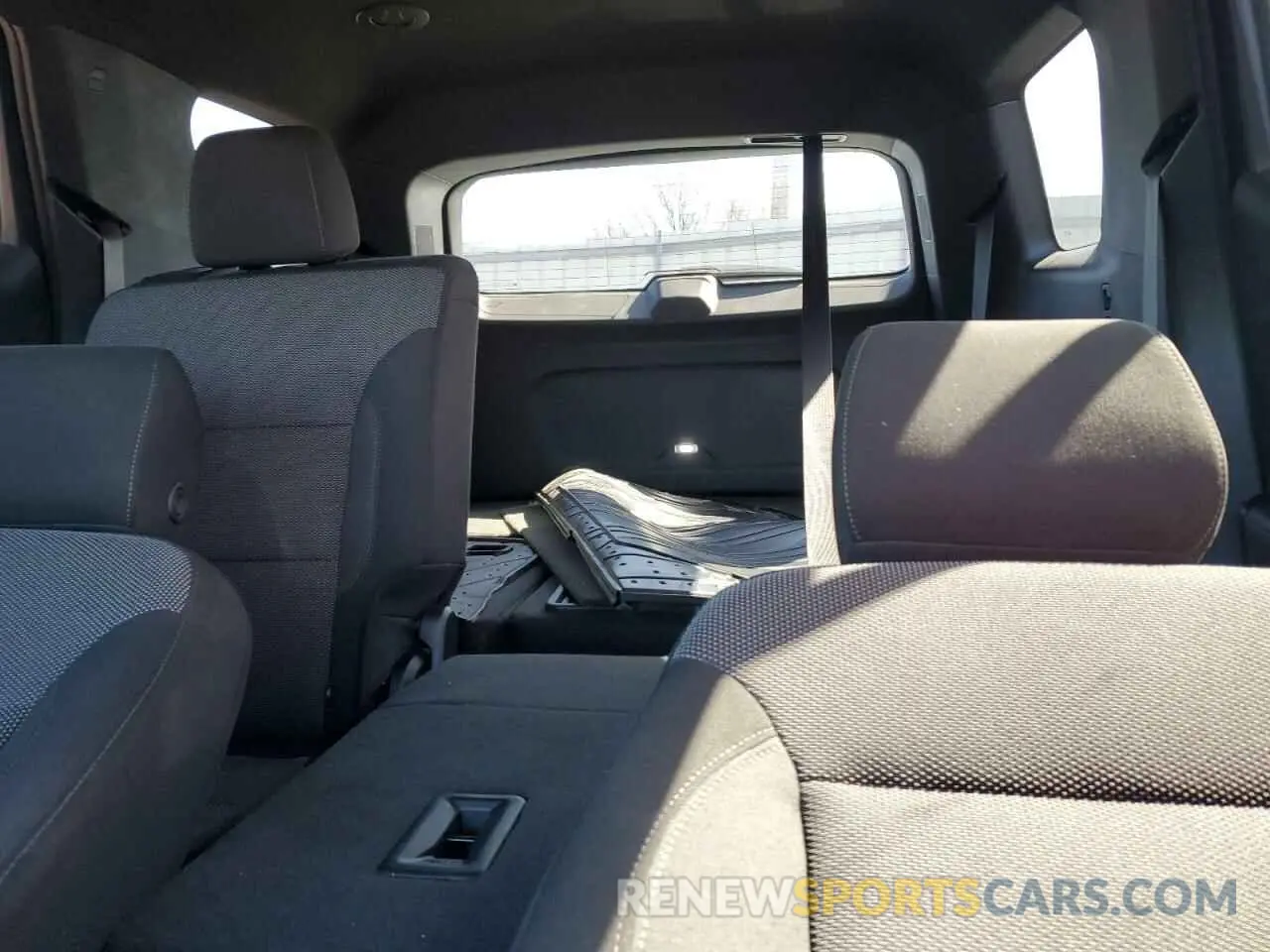 10 Photograph of a damaged car 1GNETVKW8RJ136869 CHEVROLET TRAVERSE 2024