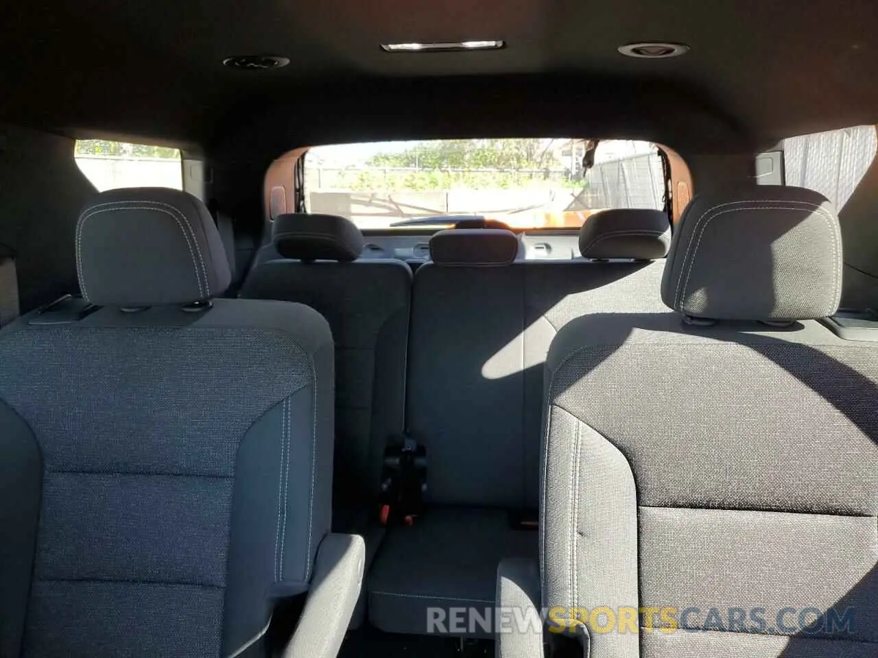 10 Photograph of a damaged car 1GNEVGKS5RJ189421 CHEVROLET TRAVERSE 2024
