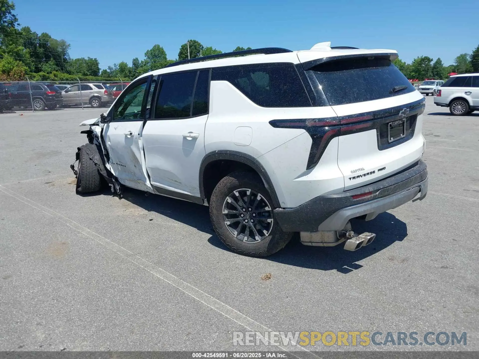 3 Photograph of a damaged car 1GNEVJKS0RJ143833 CHEVROLET TRAVERSE 2024
