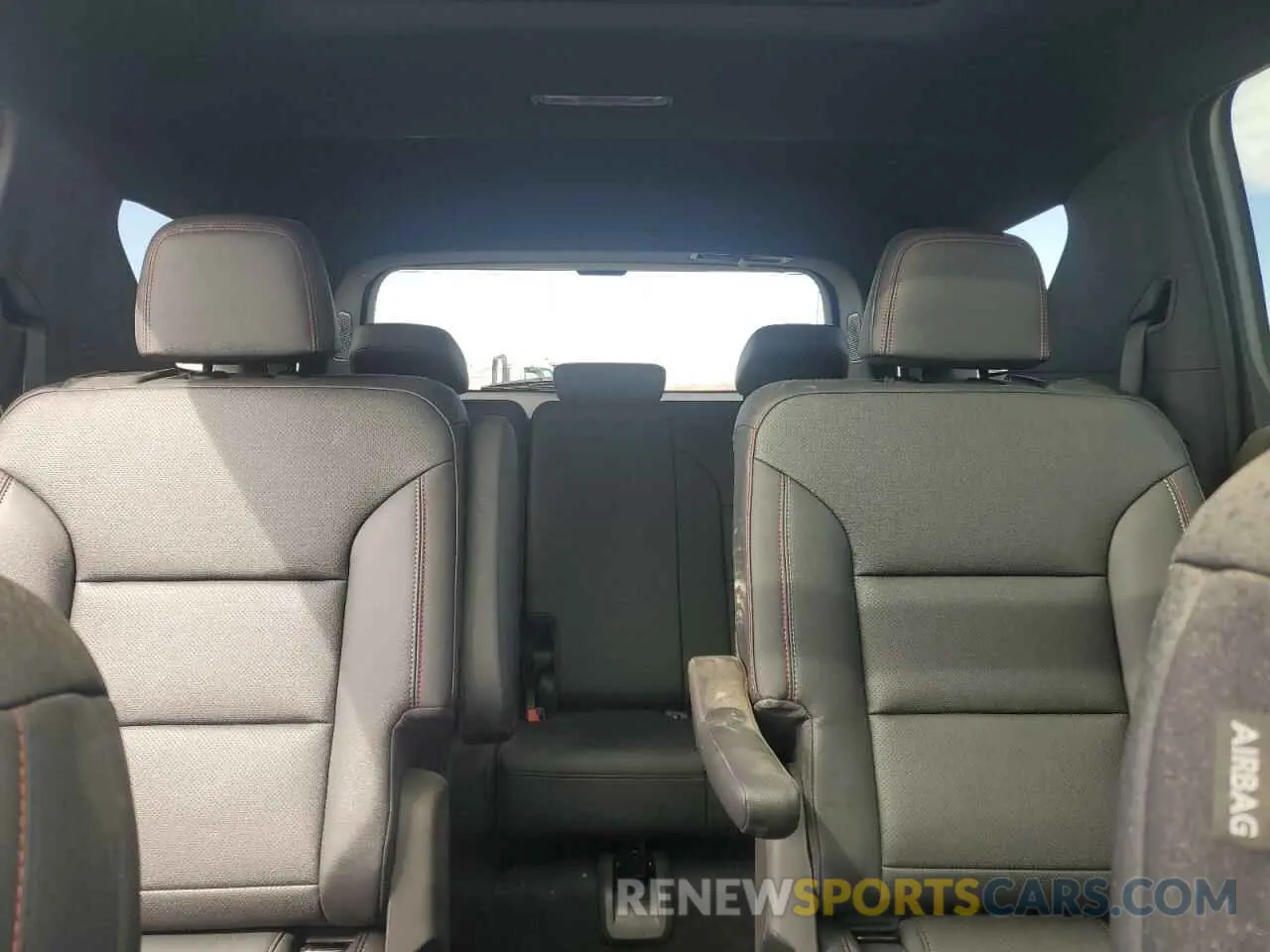 10 Photograph of a damaged car 1GNEVJKS6RJ154190 CHEVROLET TRAVERSE 2024