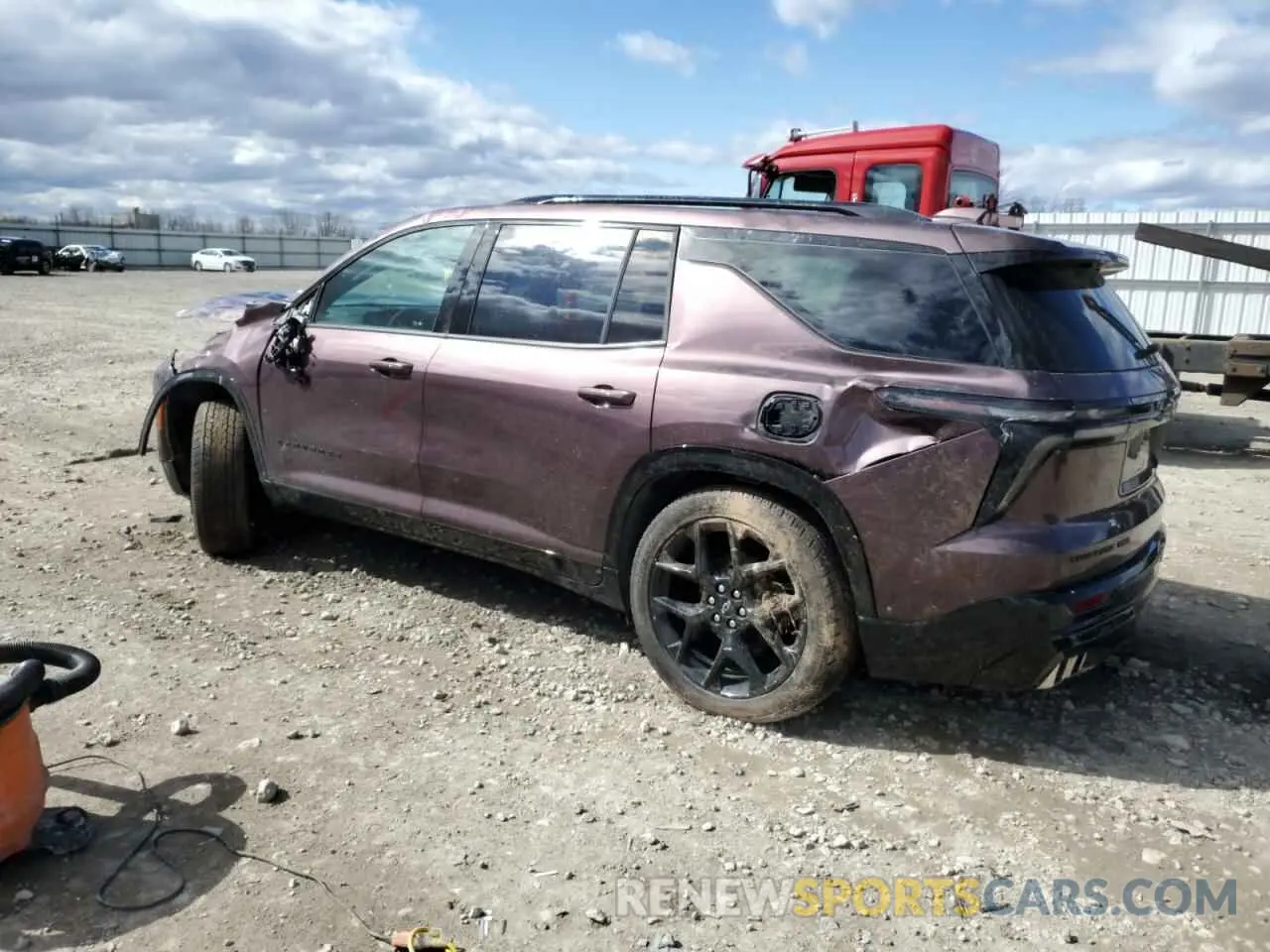 2 Фотография поврежденного автомобиля 1GNEVLKS1RJ198674 CHEVROLET TRAVERSE 2024
